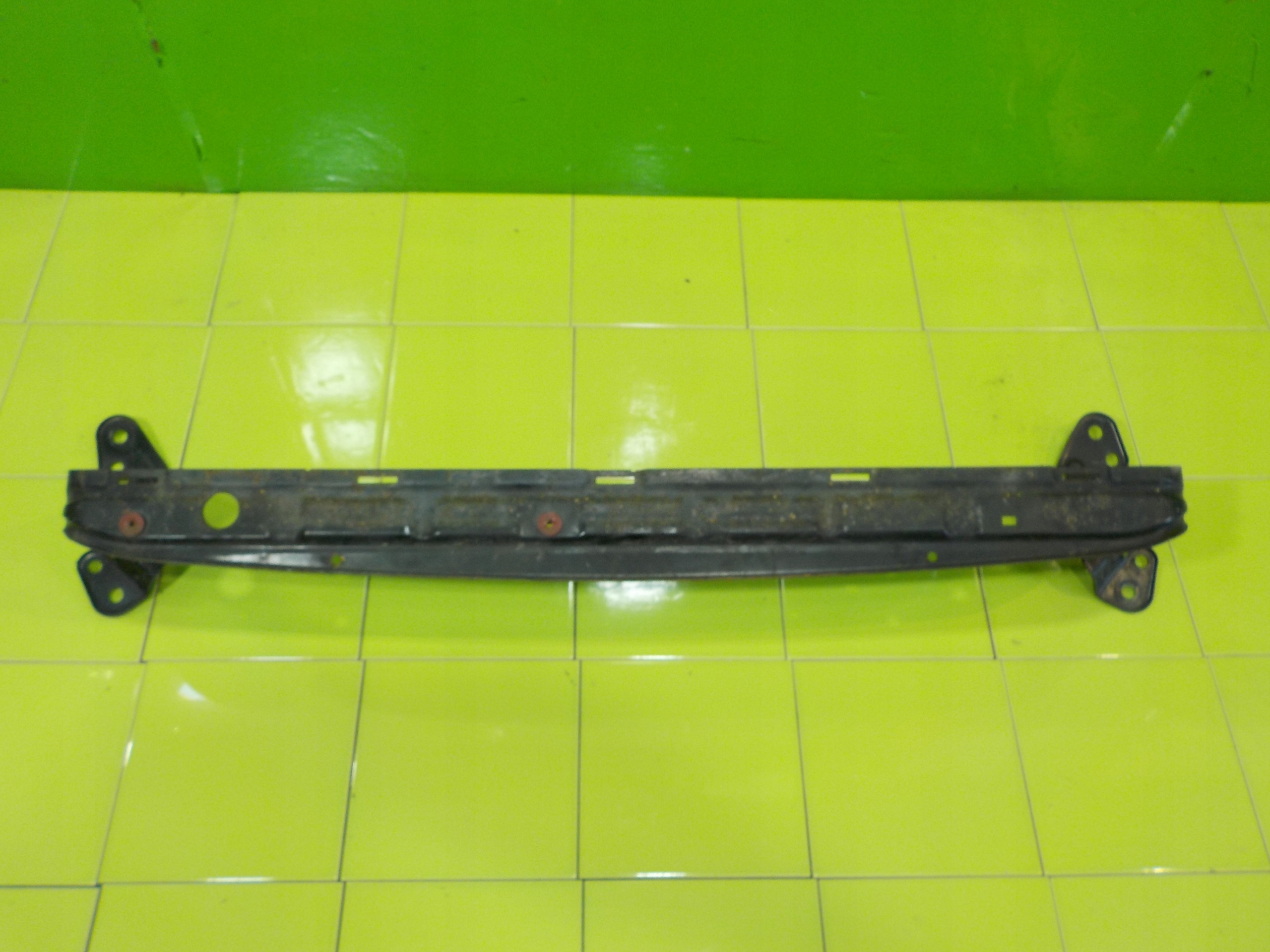 VOLVO C70 II 06r belka pod chlodnice