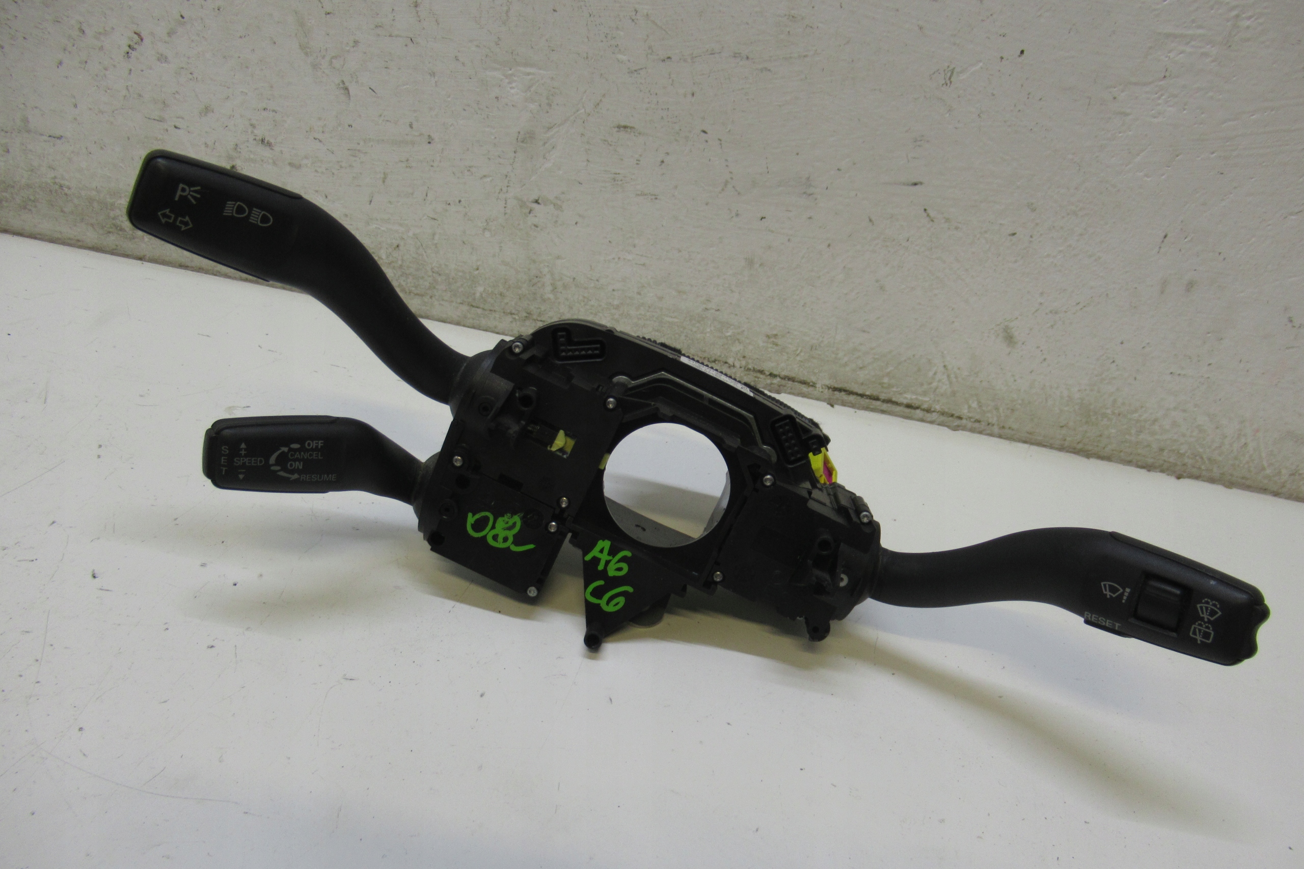 AUDI A6 C6 08R steering wheel levers and controls 4F0910549A