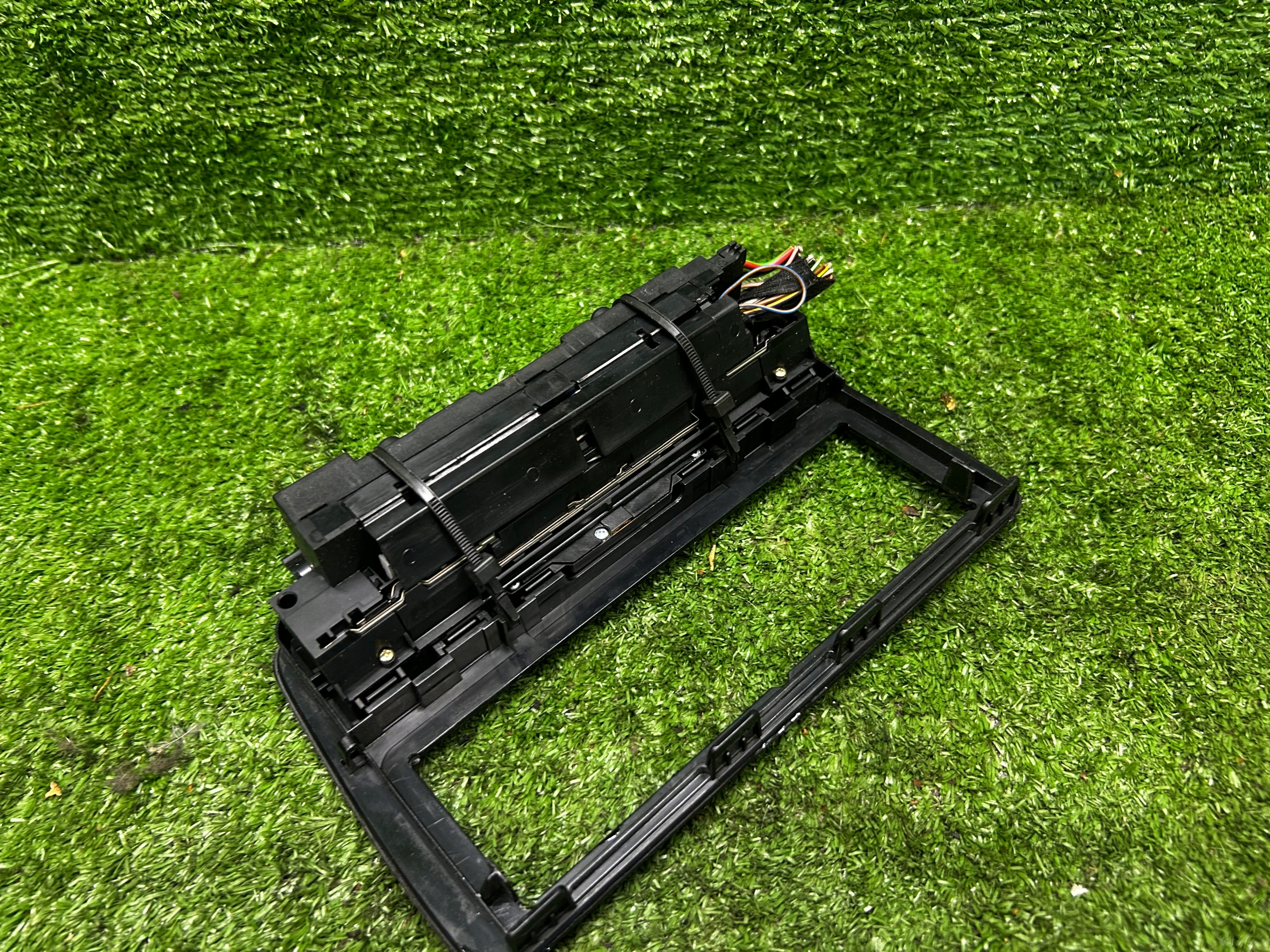 MERCEDES W210 PANEL GRZANIA seats 2108200151 frame