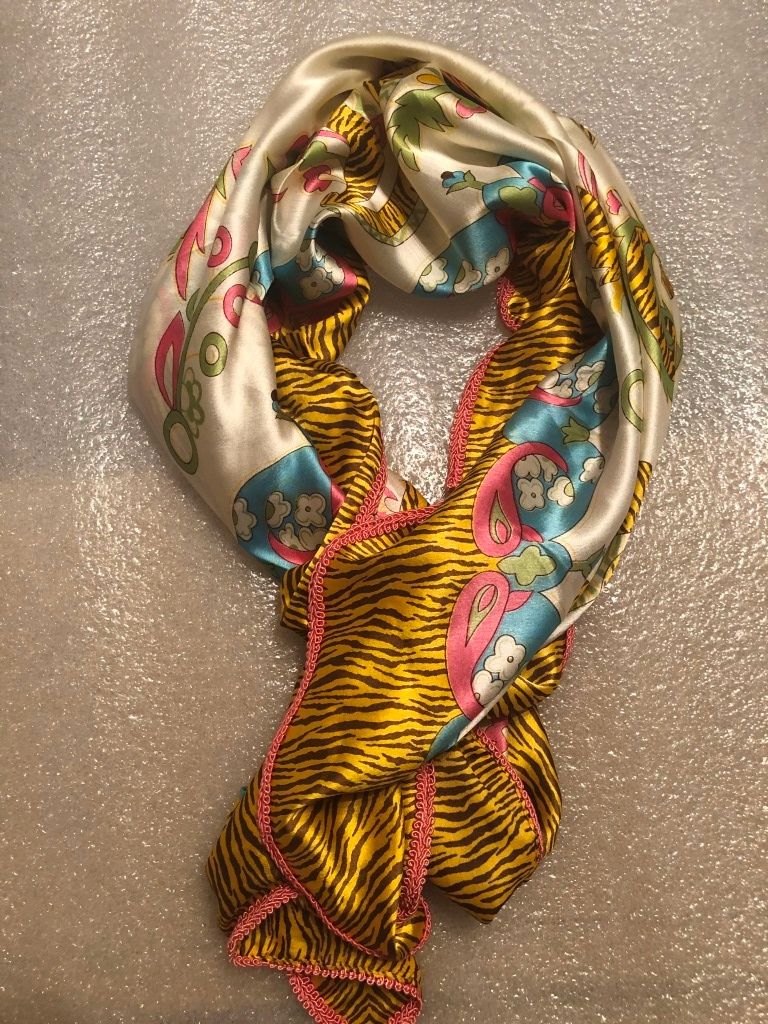 

Chusta marki Erfurt satyna 107 cm x 100 cm