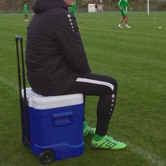 Lodówka sportowa na kołach 55 litrów na trening mecz