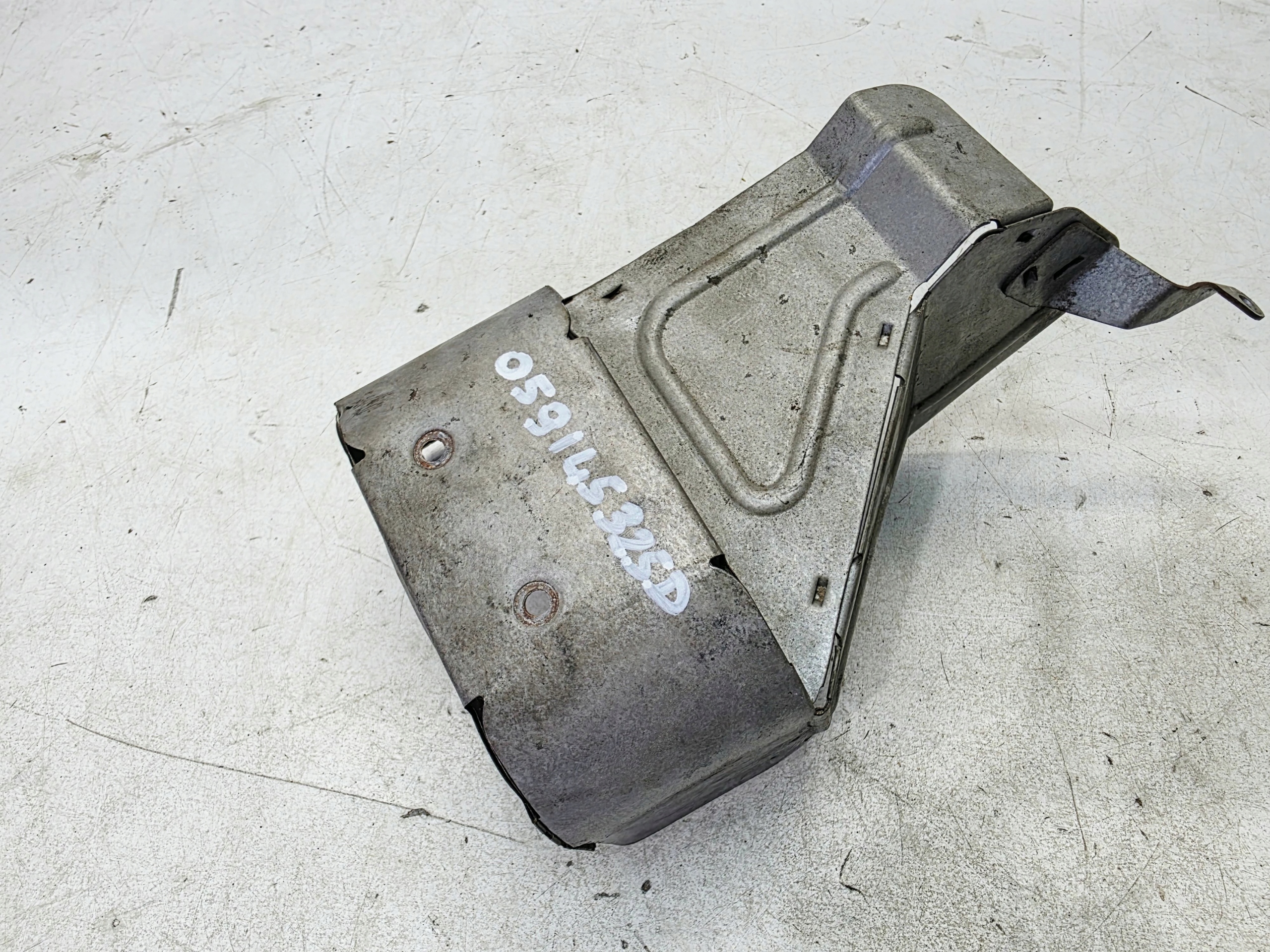 Blende Abdeckung TERMICZNA turbo AUDI A4 B7 3.0 TDI 059145323D