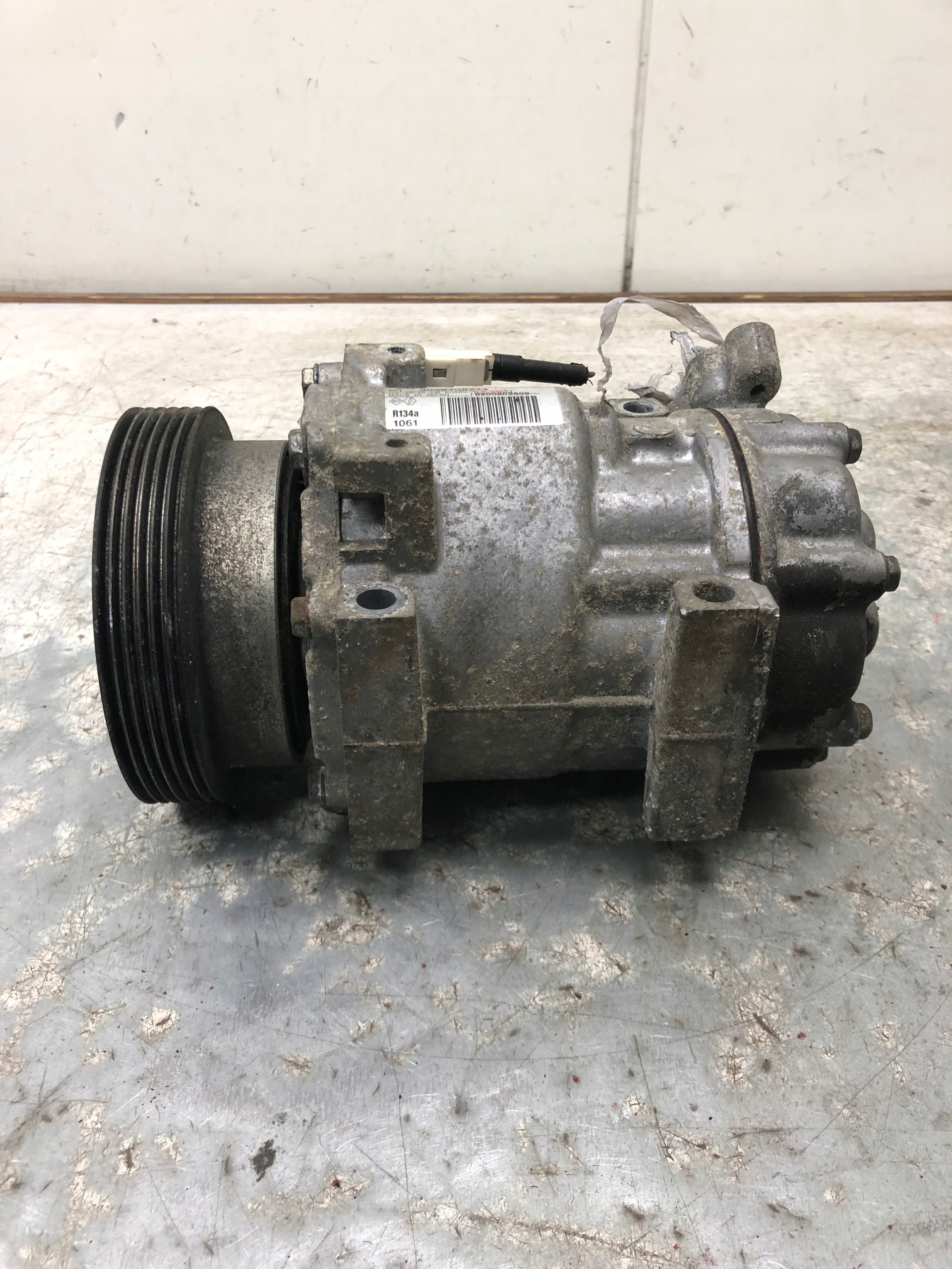 compressor compressor; of the air conditioning DACIA LOGAN 8200802609