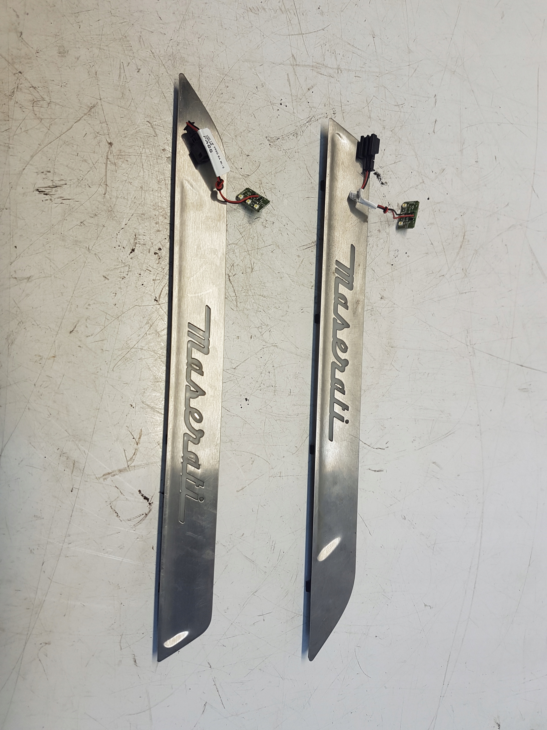 MASERATI LEVANTE mouldings threshold OZDOBNA right