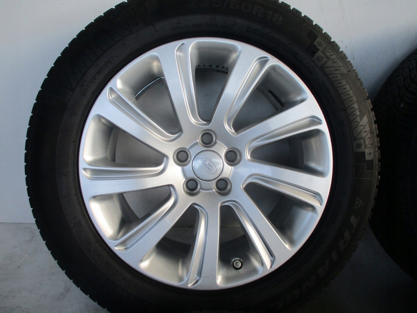 wheels discs tyres LAND ROVER DISCOVERY SPORT R18