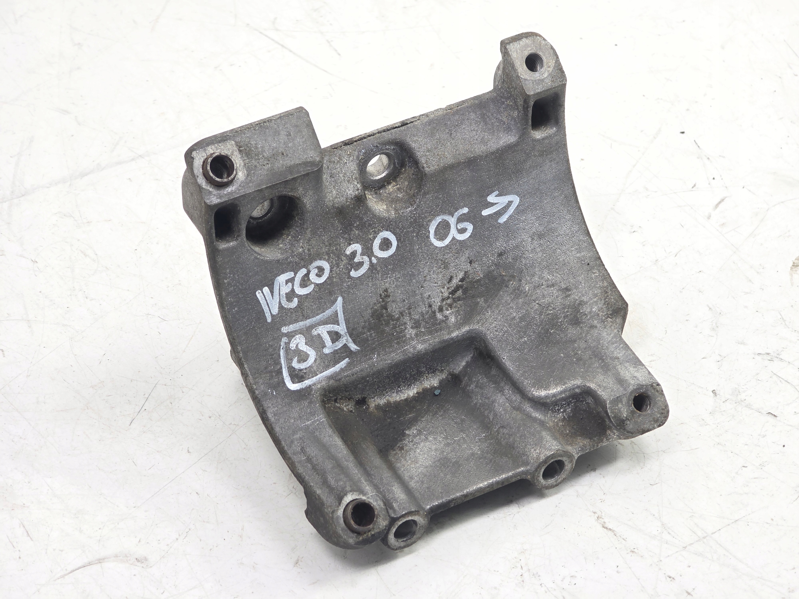 IVECO DAILY 06-14 3.0 ŁAPA PODSTAWA MOCOWANIE SPREZARKI KLIMATYZACJI 3D