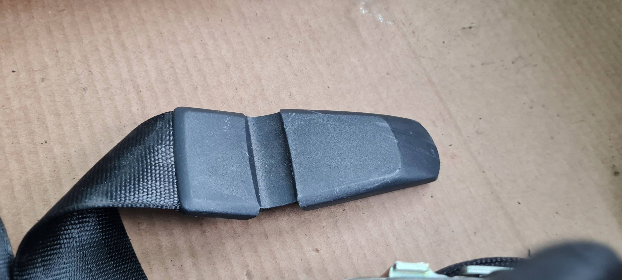 A4 B9 8W tension belt safety left front 8W0857705 V04 A5 8W