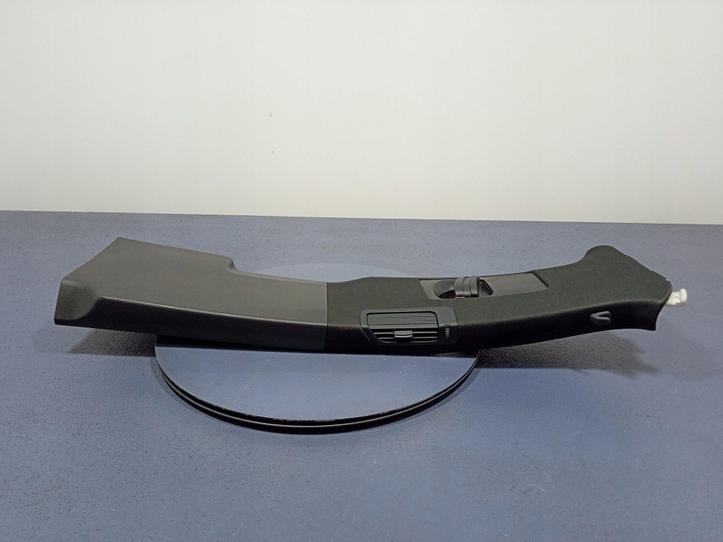 VW TOUAREG II 7P OSŁONA SŁUPKA B PRAWA CZARNA 7P6867240 Numer katalogowy części 7P6867240