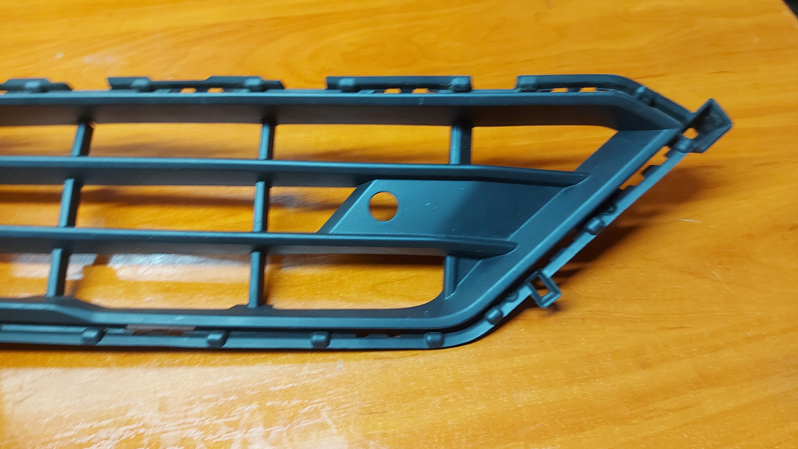 grid of a bumper central front front VOLVO XC60 II 19