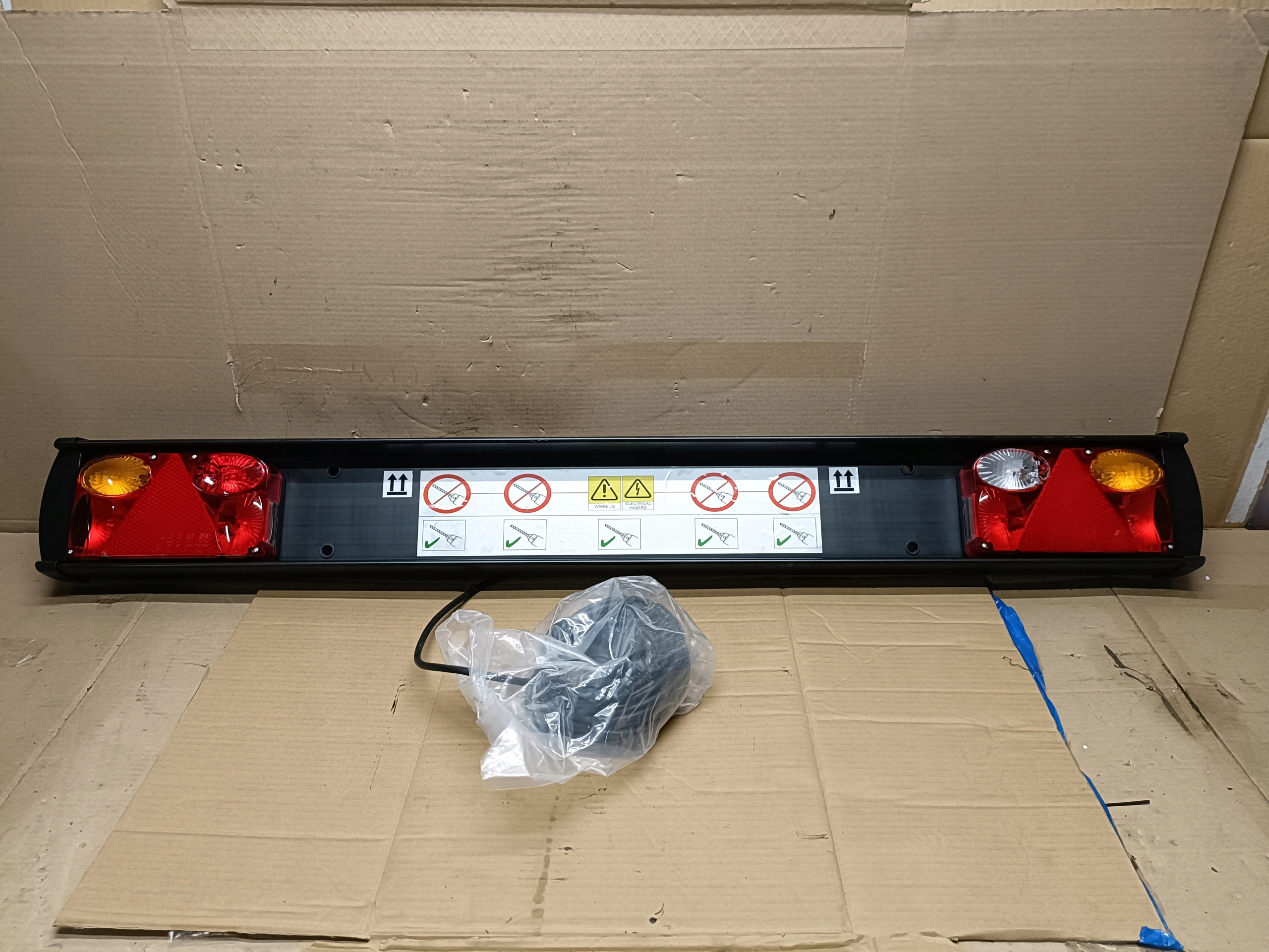 LISTWA OŚWIETELNIOWA DO PRZYCZEPKI