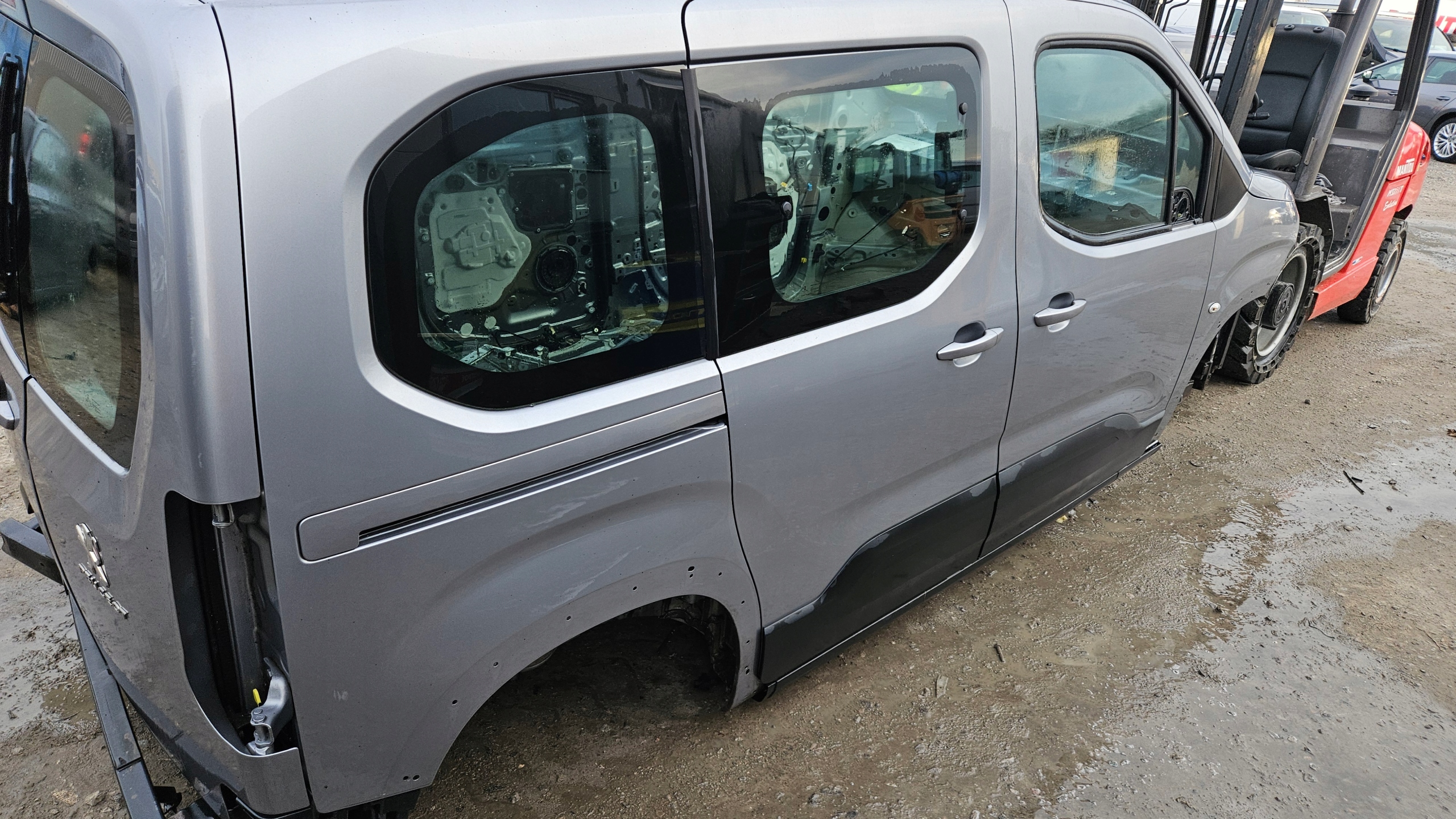 BŁOTNIK ĆWIARTKA TYŁ TYLNA PRAWA PRAWY PEUGEOT BERLINGO PARTNER RIFTER IV