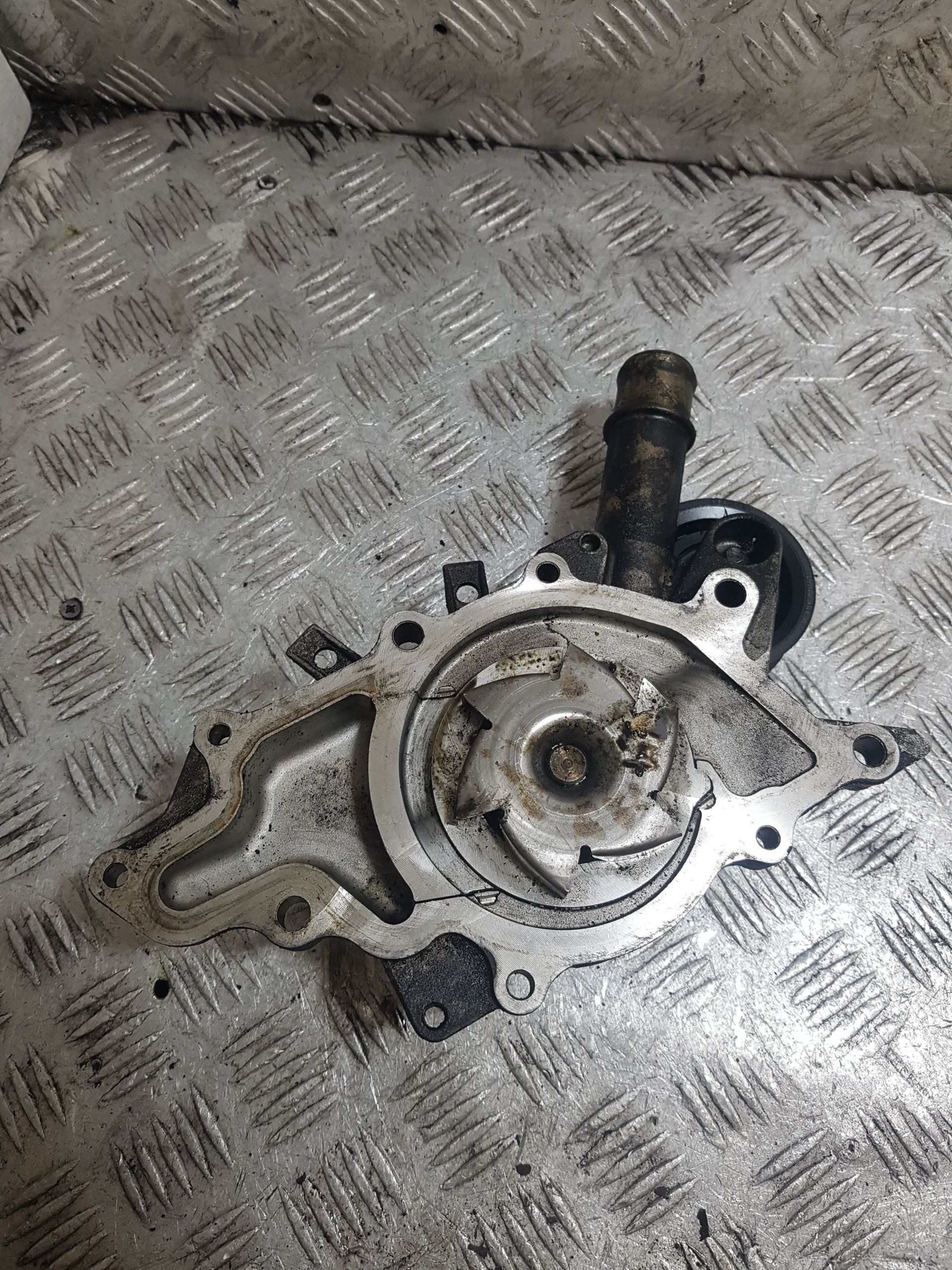 water pump MERCEDES-BENZ SPRINTER 902 2.2 D
