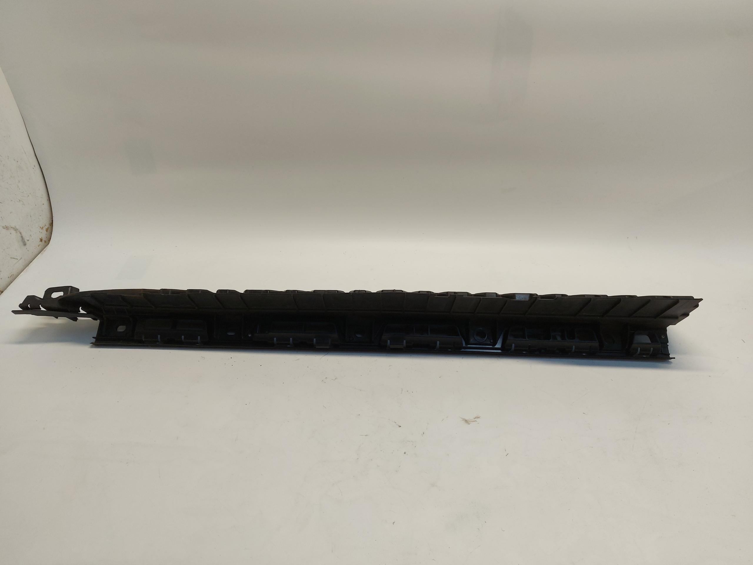 PORSCHE MACAN S 95B holder of the threshold right front 95B854536A