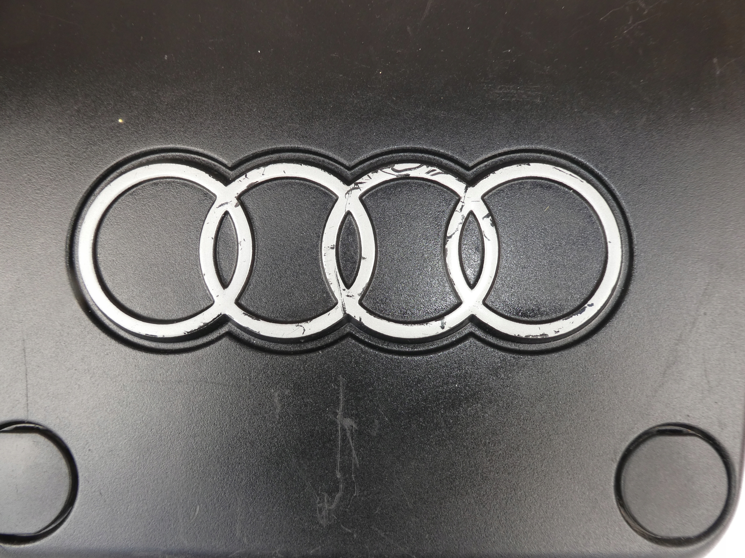 AUDI A3 8L 1.6 SR motor cover upper 06A103925N