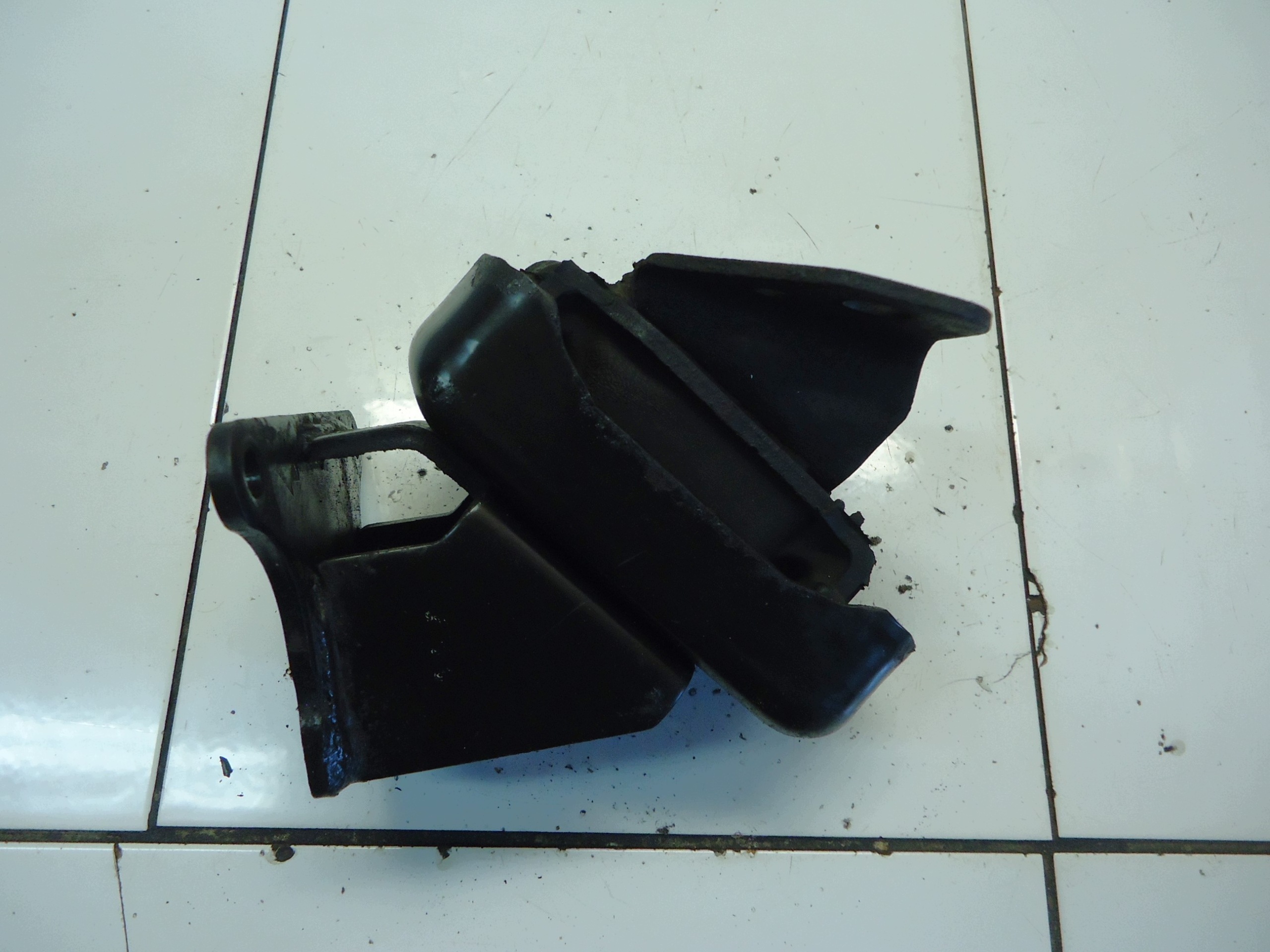 HYUNDAI H1 2.5CRDI engine mount