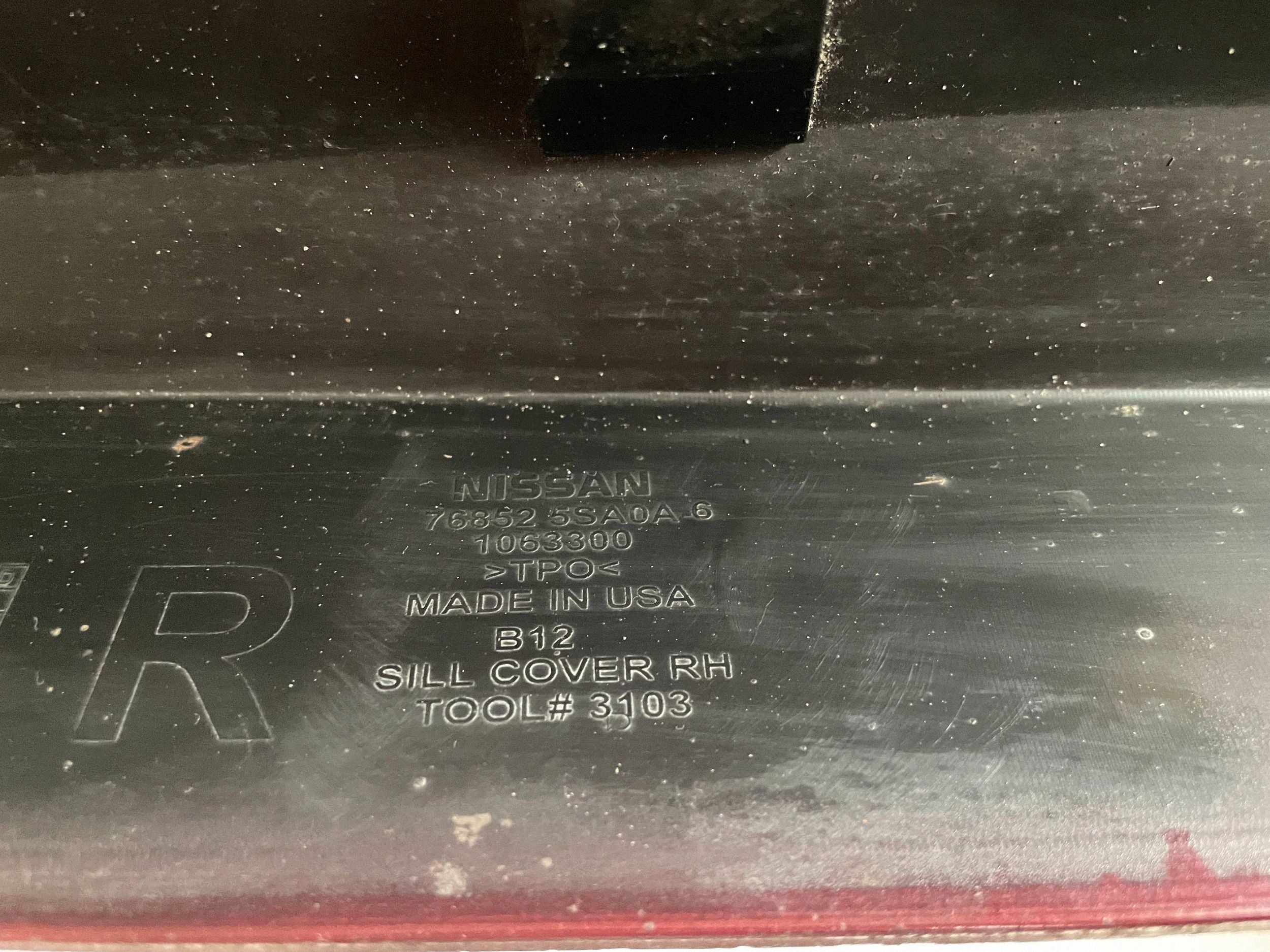 cap threshold right side NISSAN LEAF II (ZE1) 768525SA0A @M