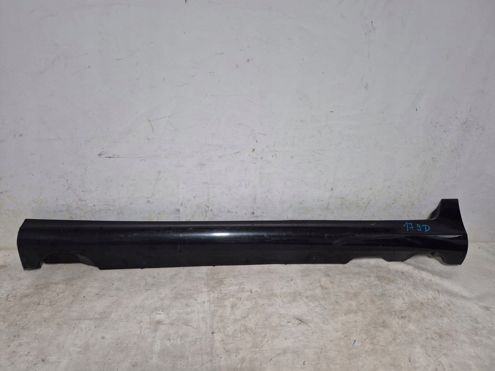 VOLVO XC60 and 1 LIFT 13-17 threshold left moulding threshold left