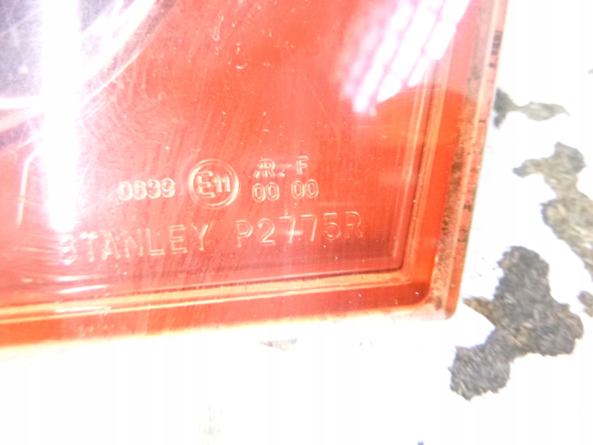 Feux phare Arrière du capot MAZDA 3 BK Berline STANLEY P2775R