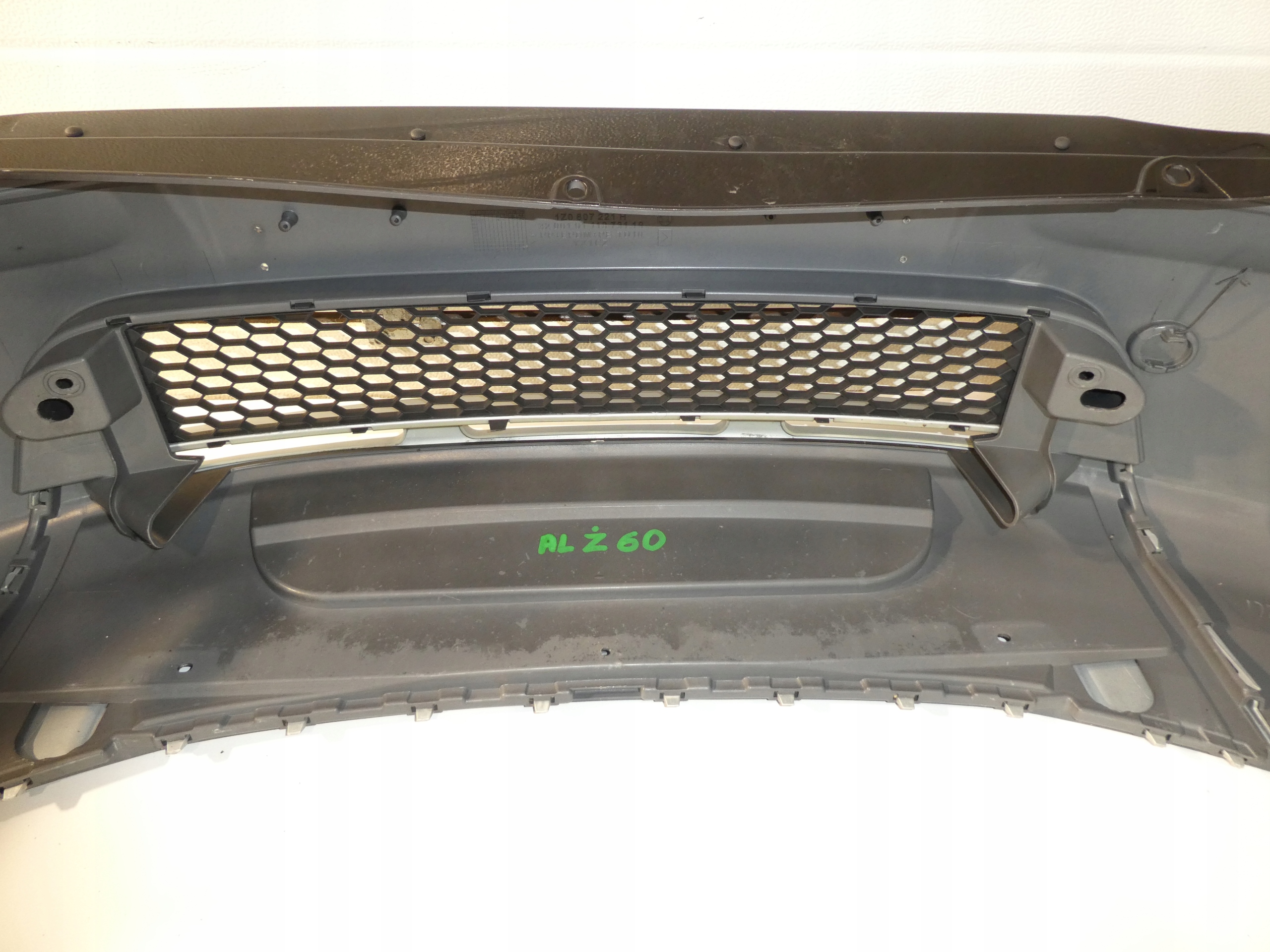 bumper front front SKODA OCTAVIA II SCOUT washers 1Z0807221H