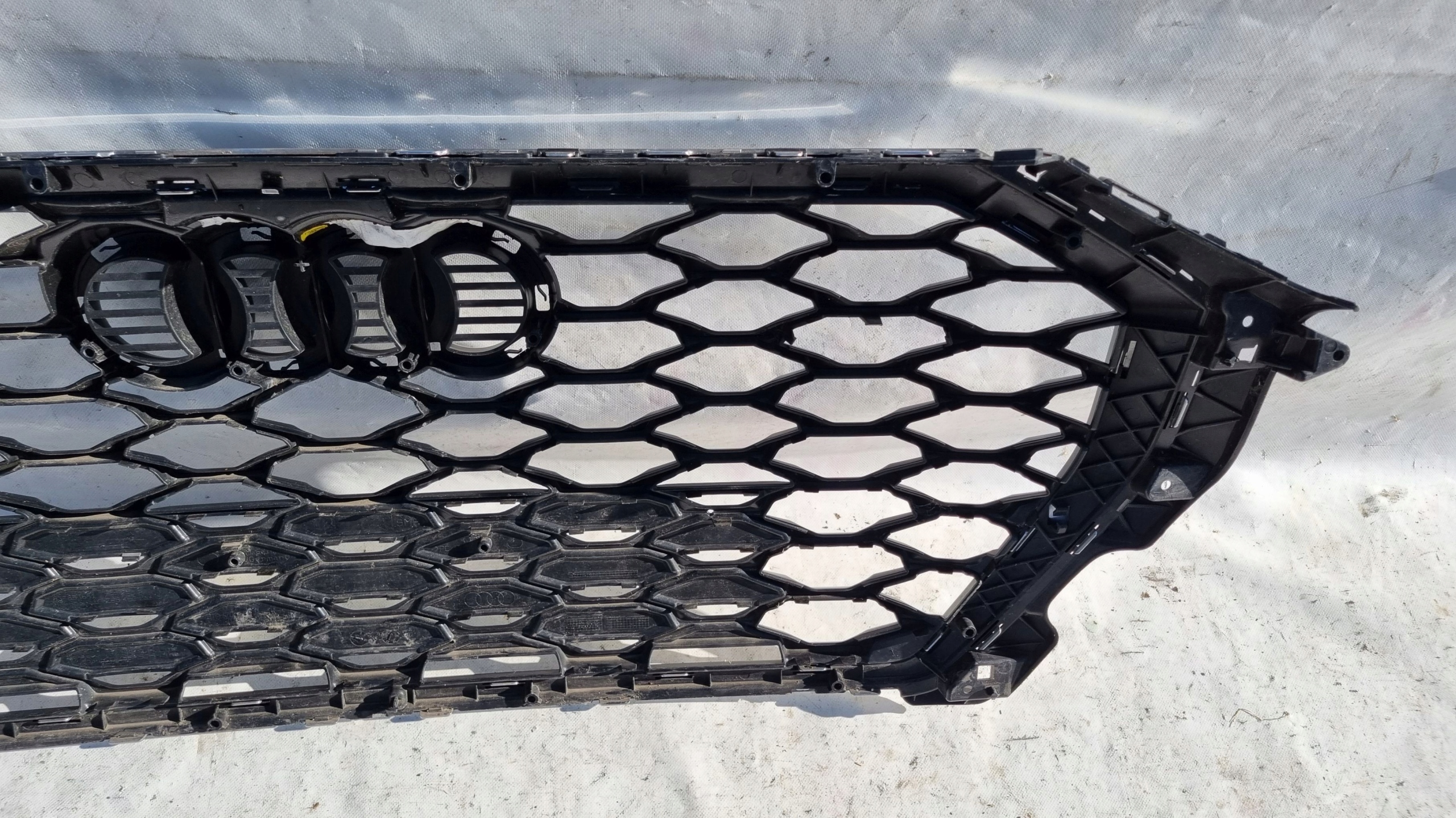 решетка радиатора Q3 83F 19-22 SPORTBACK s-line