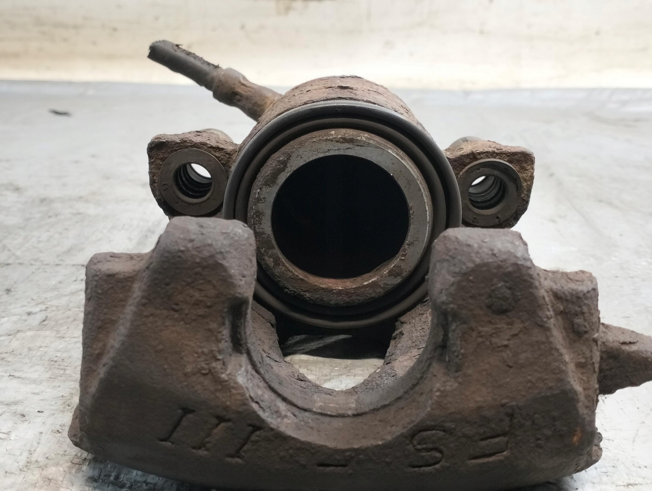 caliper brake left front VOLKSWAGEN GOLF IV 02r