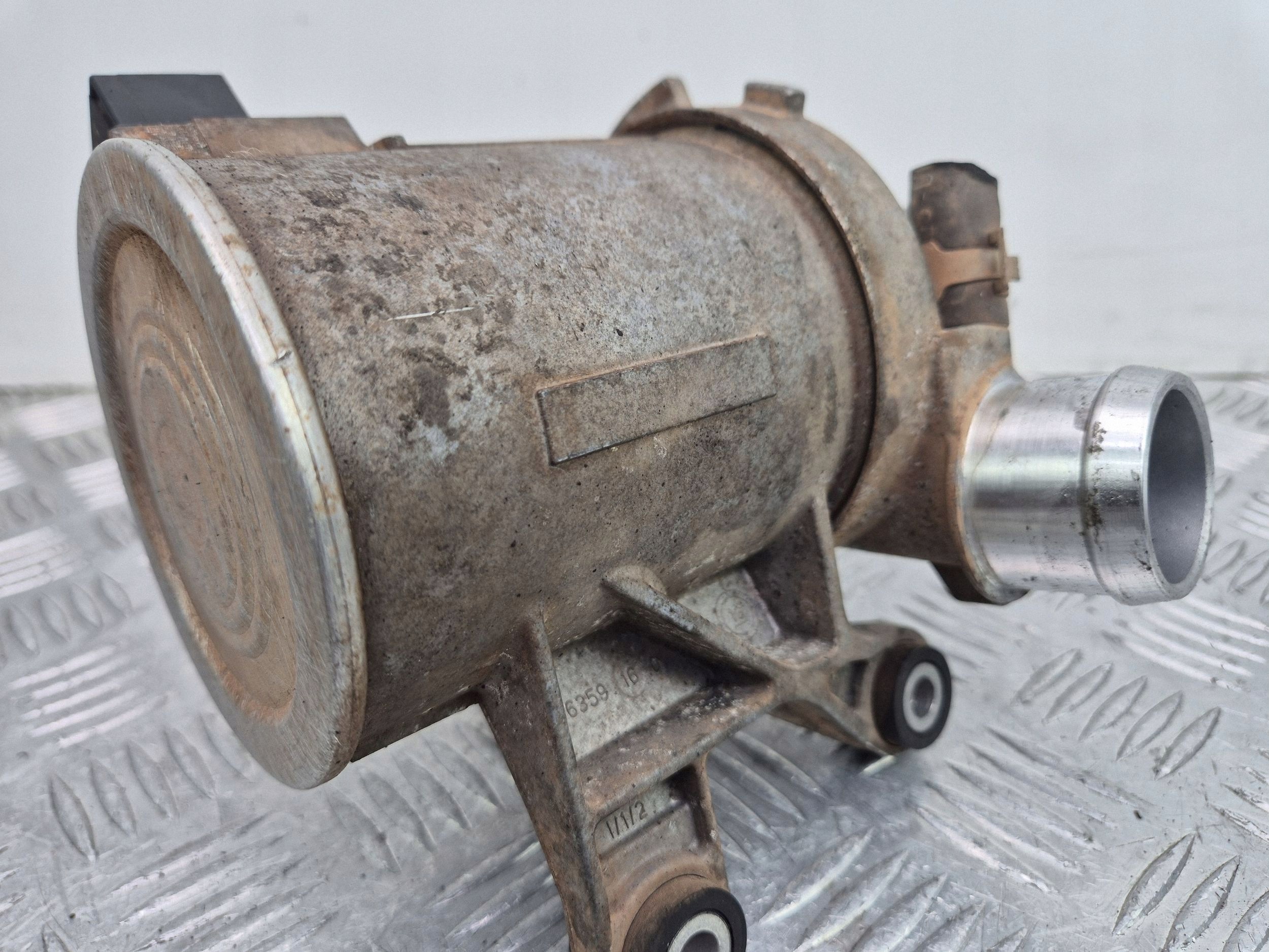 Mercedes C300 W205 water pump A2742000107