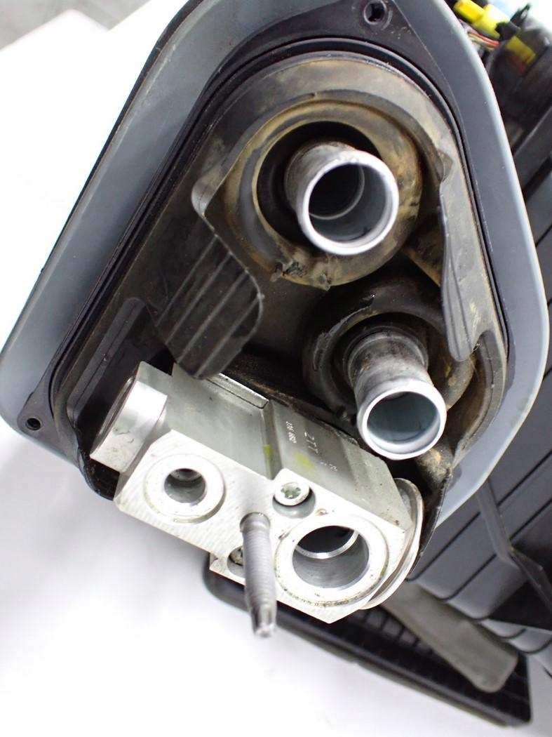BMW OE 9868742 радиатор отопителя