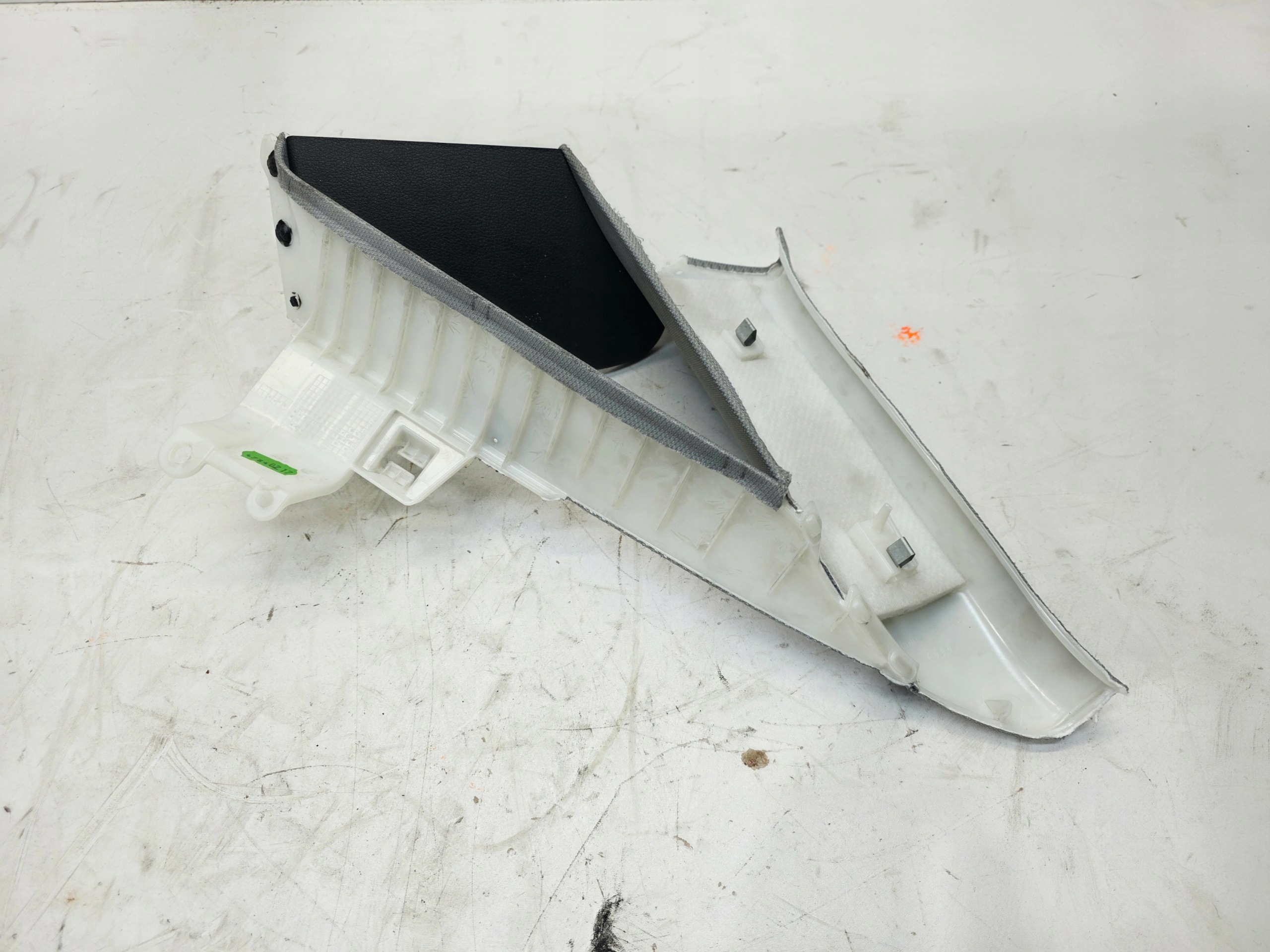 cover side pillar C D left rear part AUDI A4 B9 sedan 8W5867287C