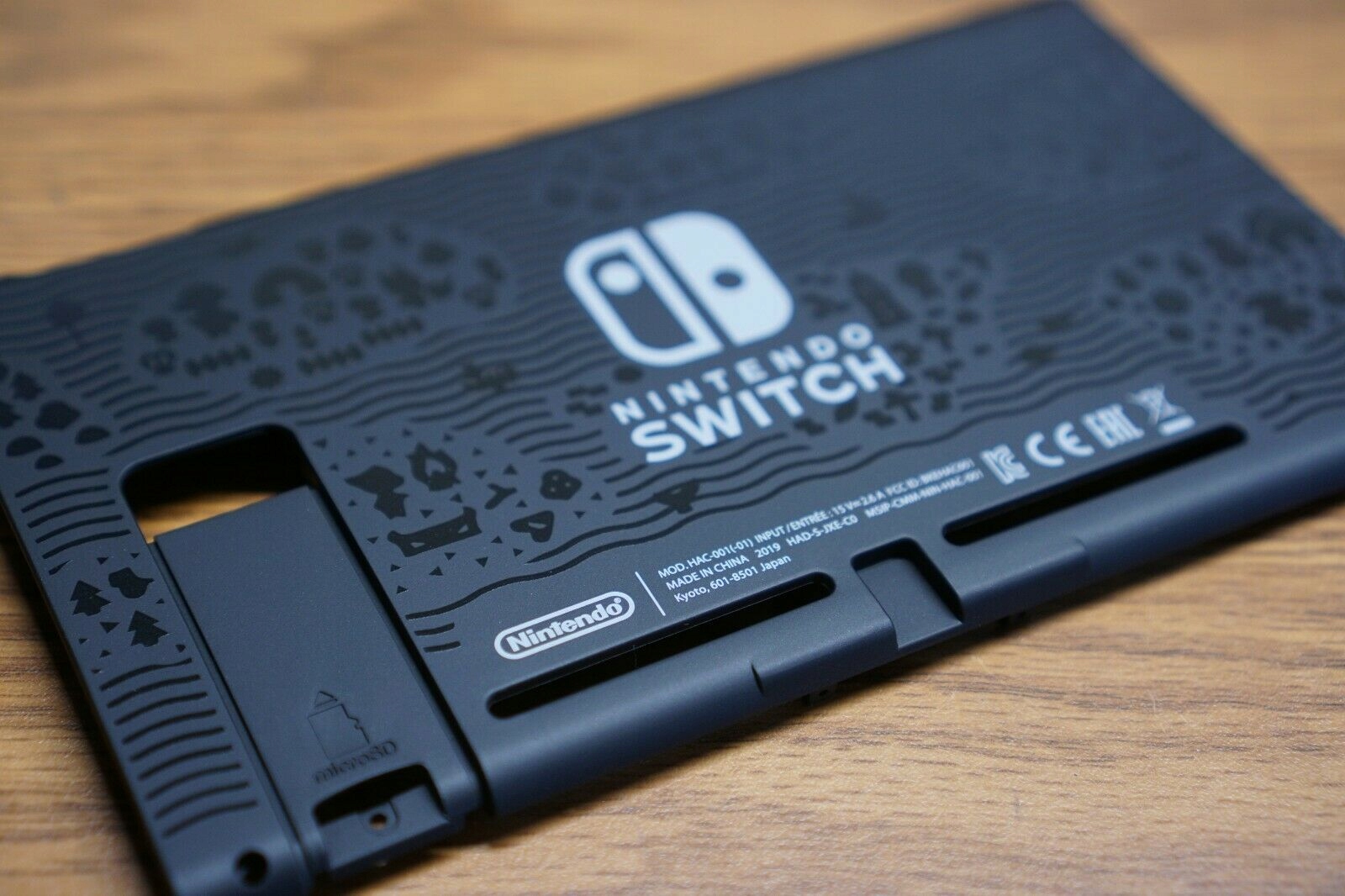 Nintendo Switch - CUNE Nintendo Switch 32GB + Niebiesko-czerwony Joy-Con, Bez