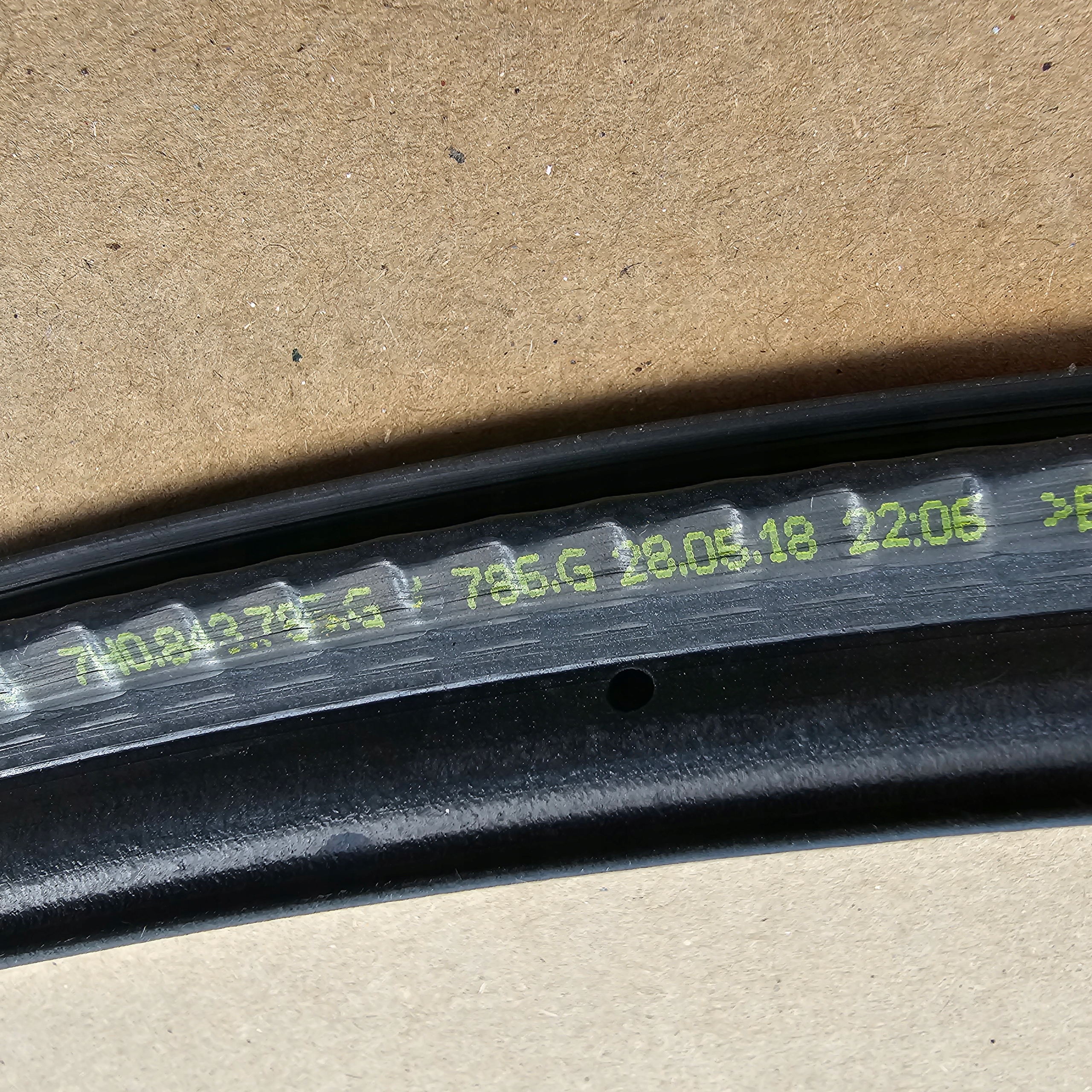 VW T5 MULTIVAN CARAVELLE uszczelka drzwi przesuwnych PRAWA Producent części Volkswagen OE