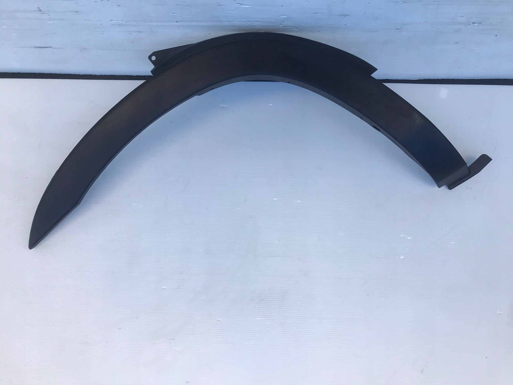 5801863938 - IVECO DAILY IV і VI обшивка крила ЛЕВА14-