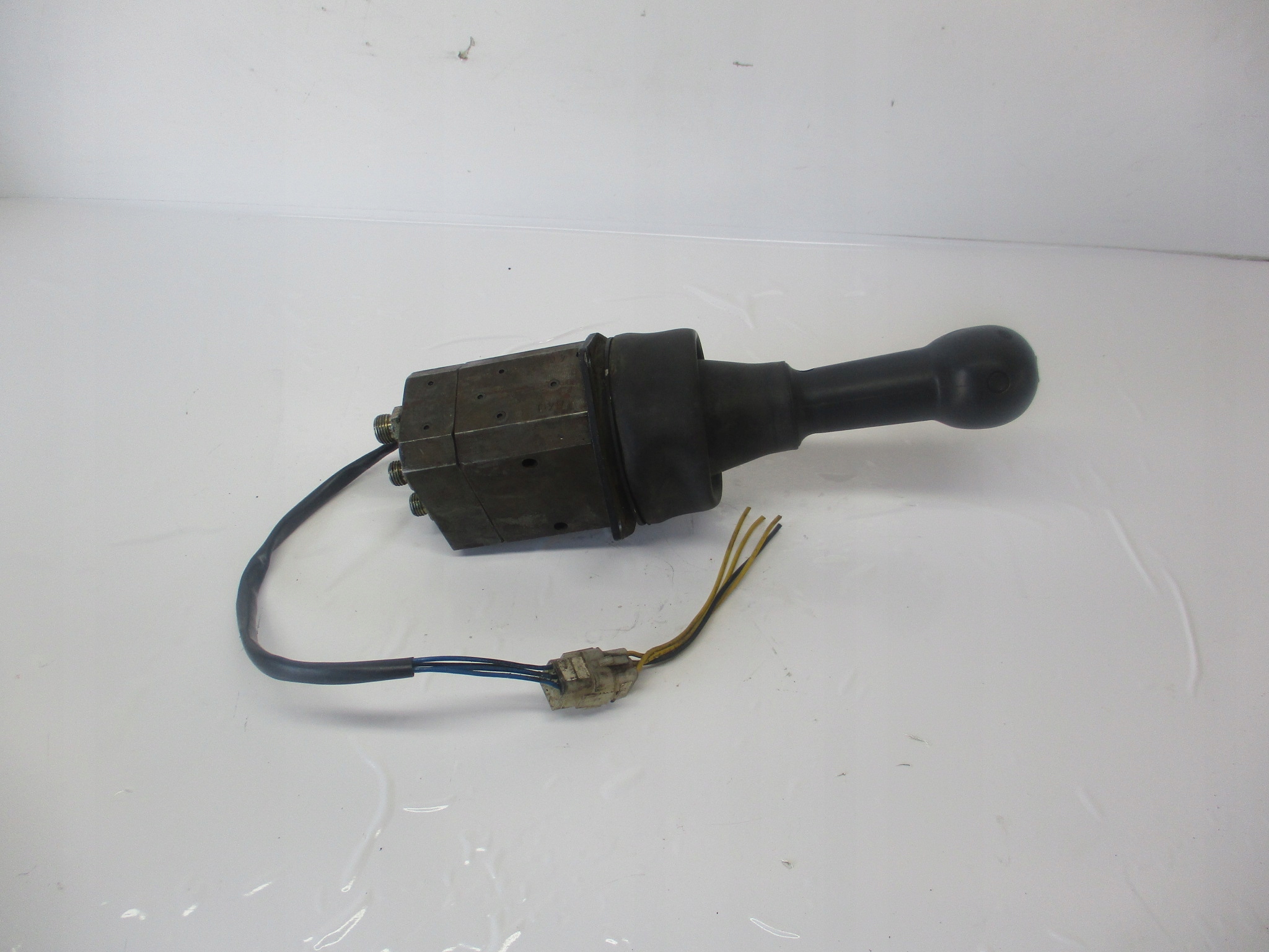 / ЭКСКАВАТОР AKERMAN EC230B EC ДЖОЙСТИК ЛЕВЫЙ