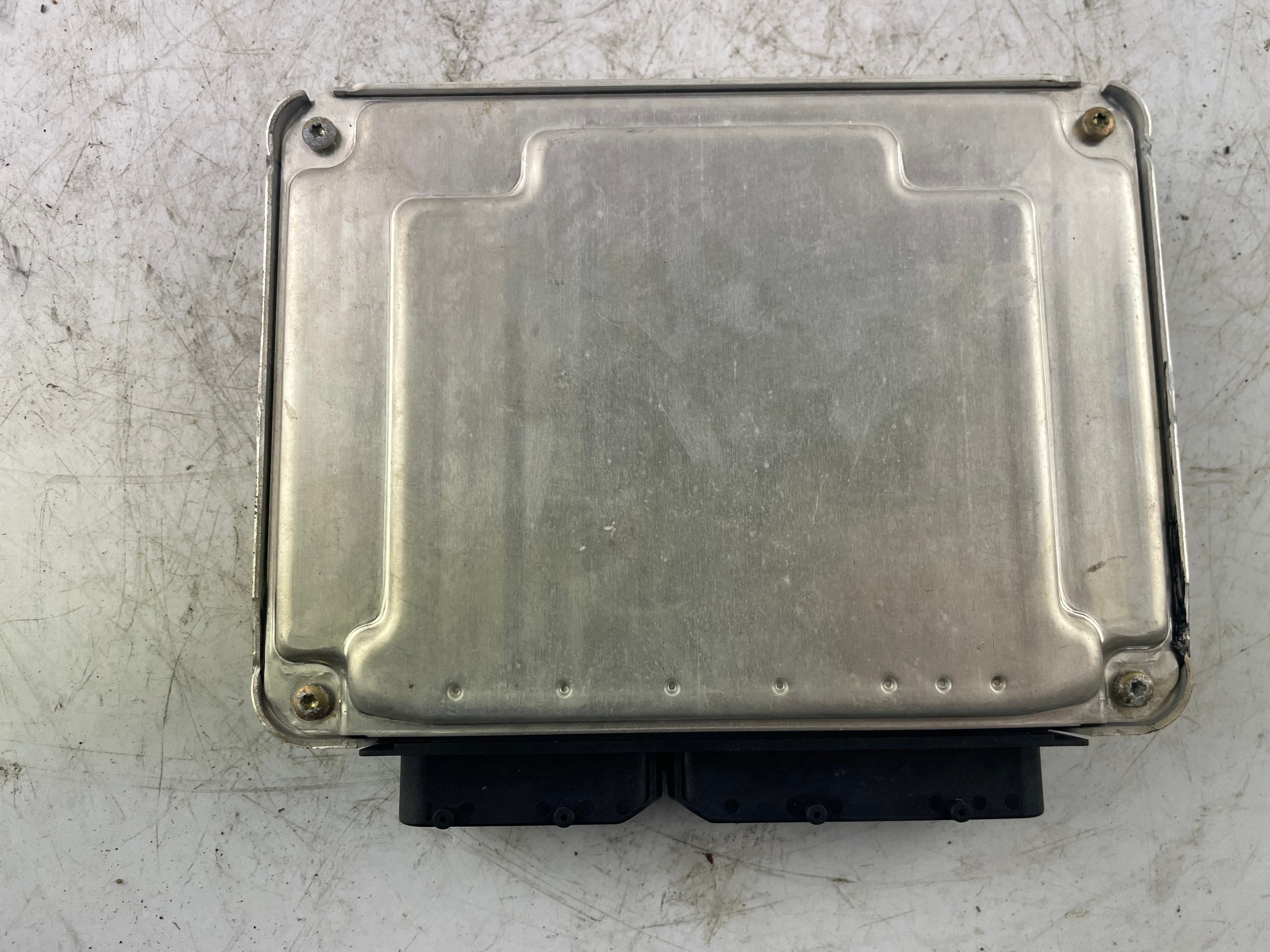 control unit of the engine 038 906 019 0 281 010 940 VW Passat 1.9 TDI
