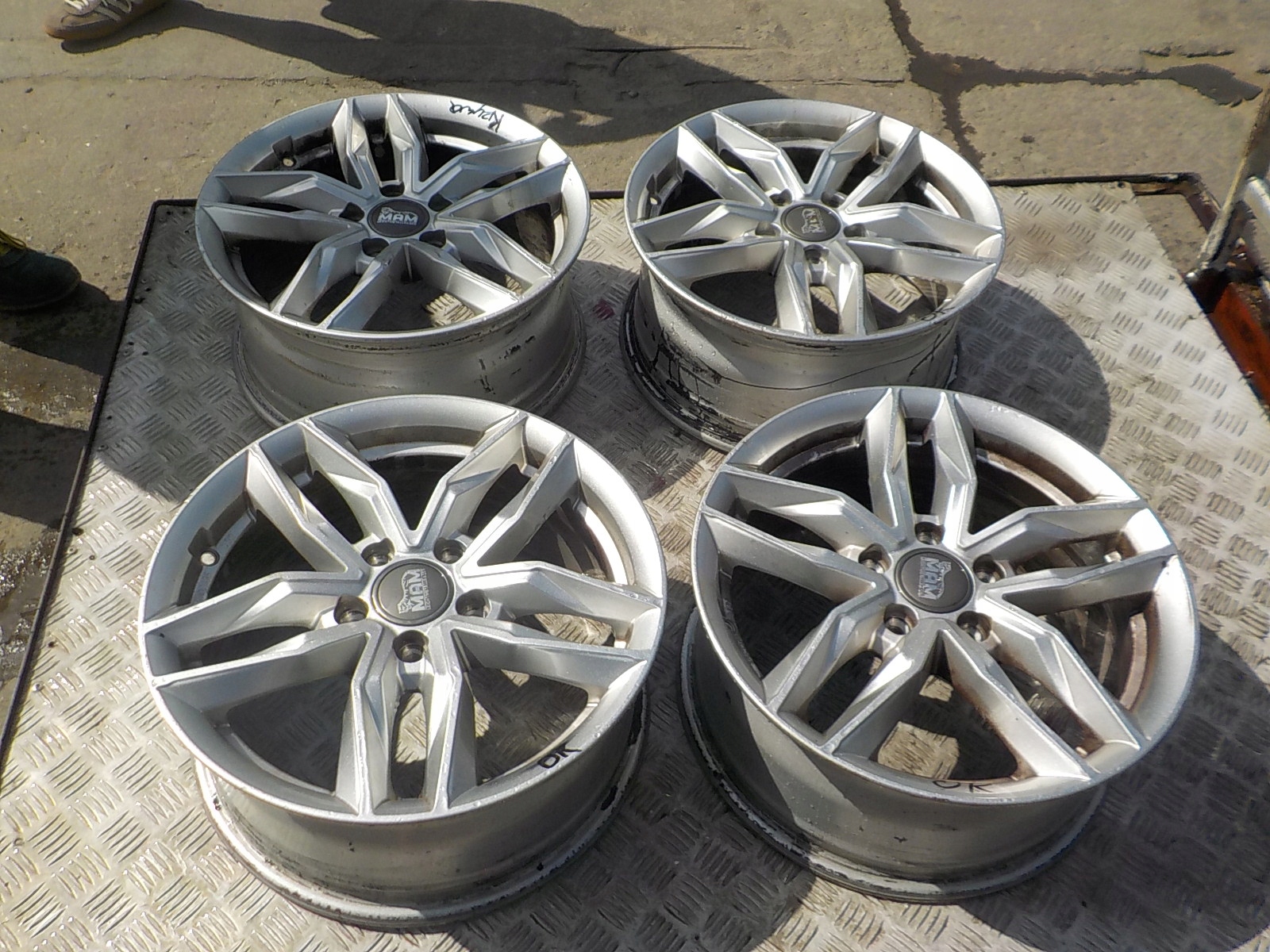 AUDI A3 II 8P GOLF VI LEON II discs aluminium R16 5x112