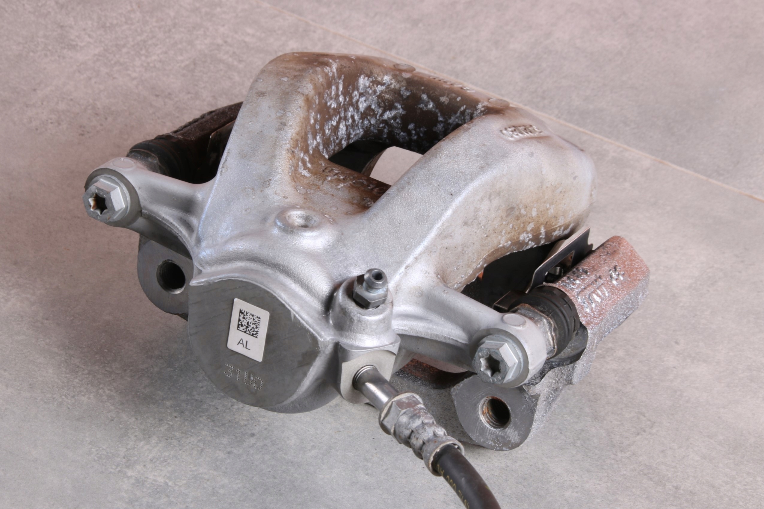 BMW i3 I01 caliper brake left front 54/20/280 6860269 15236 km !!!