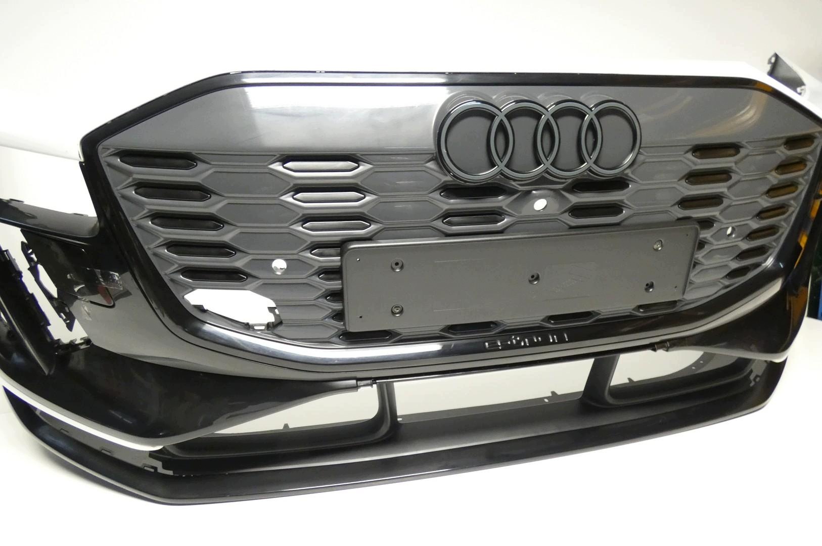 AUDI Q6 E-TRON S-LINE below 6 PDC 85H807437B 24- front bumper