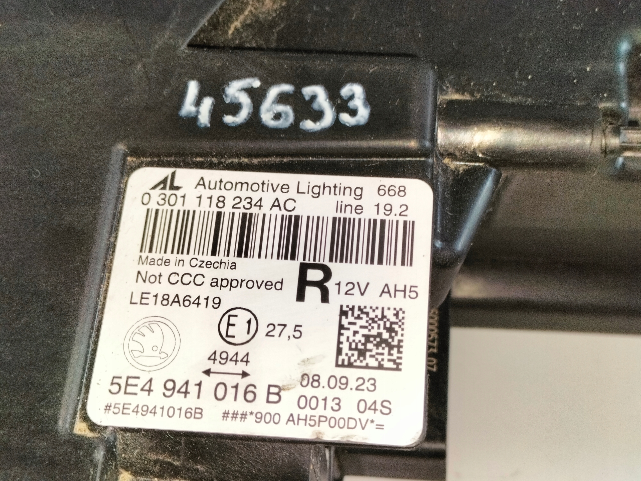 light front reflektor right SKODA OCTAVIA 4 IV 19- FULL LED