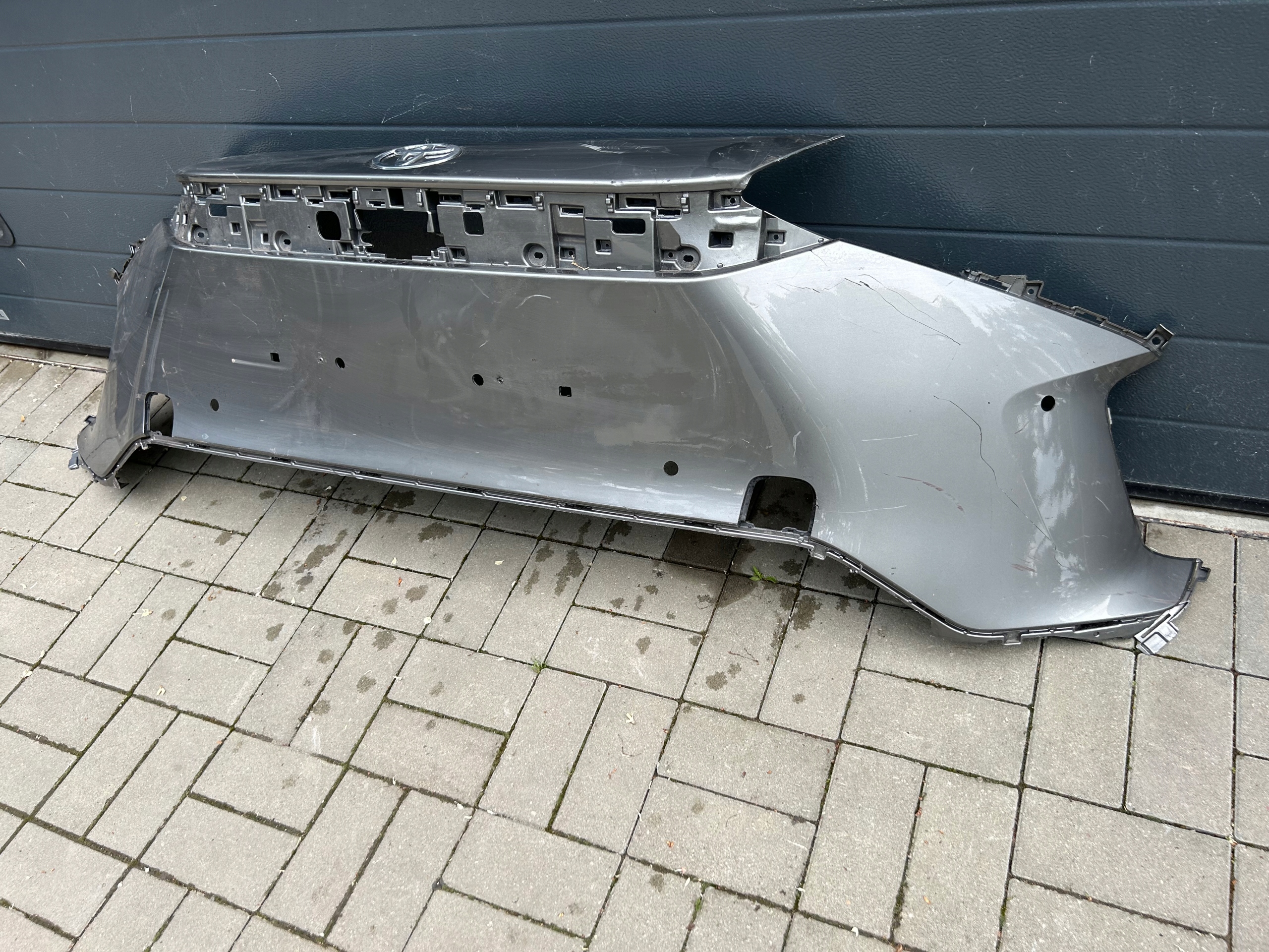 Toyota BEV nárazník předek přední