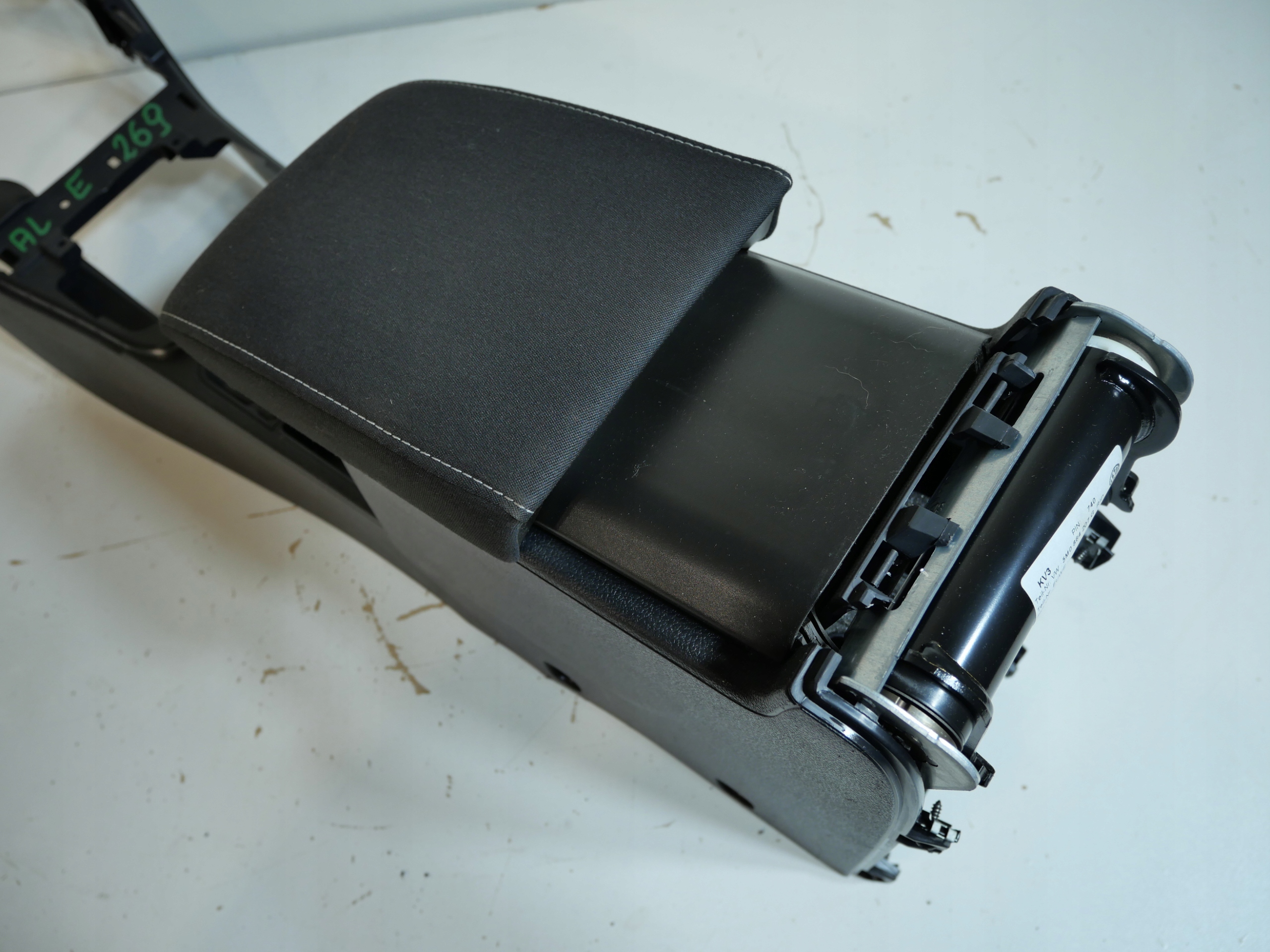 TUNEL armrest VW TIGUAN plus 5N0864251B