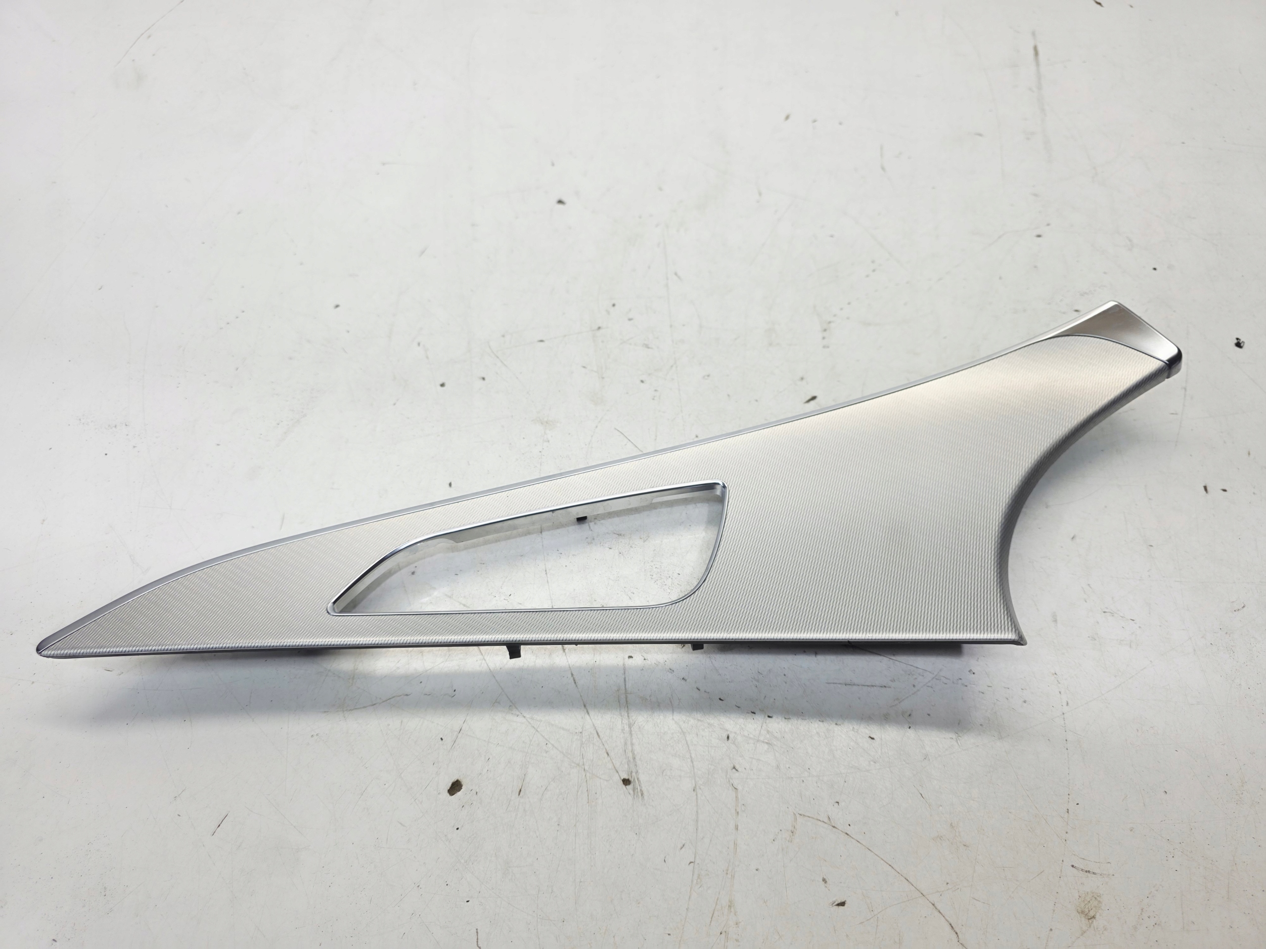 moulding DEKOR door left front AUDI A6 C7 4G0867409 1/25
