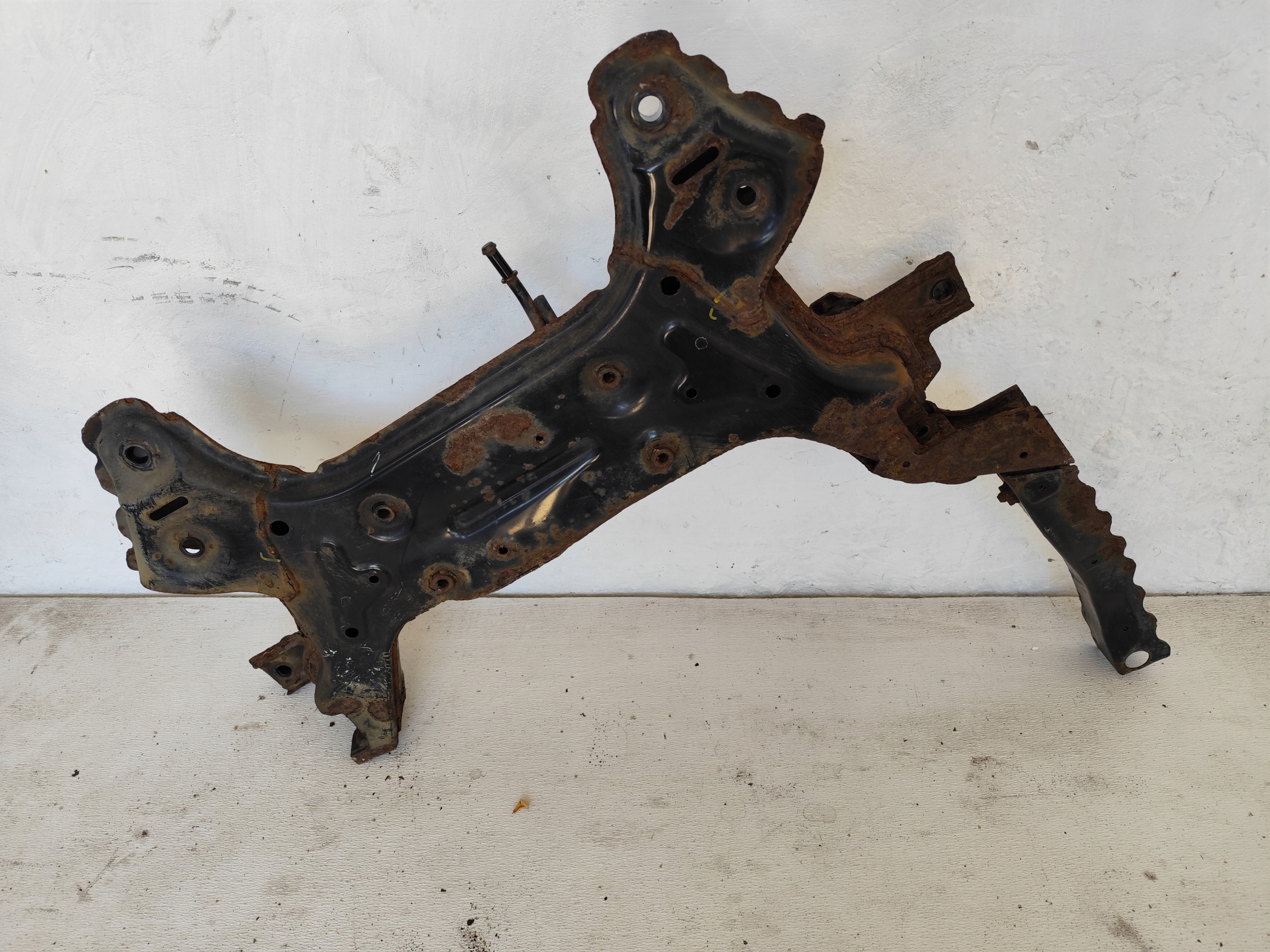 KIA VENGA 2016 axle beam subframe of the engine