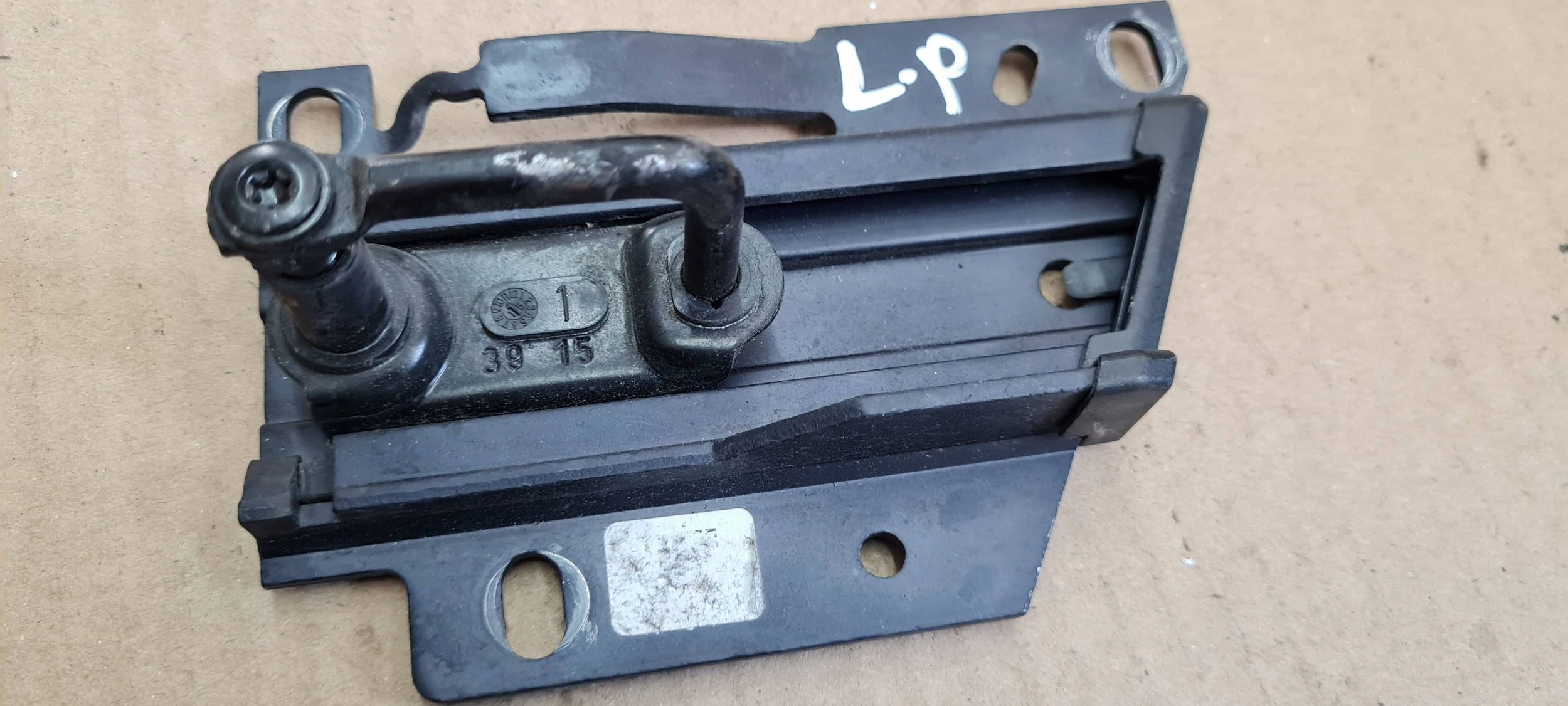 A4 B9 8W lock RYGIEL bonnets left 8W0823185C A5 8W