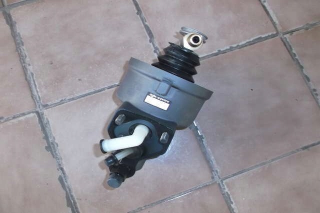 SIŁOWNIK WSPOMAGANIA SPRZĘGŁA SCANIA 4