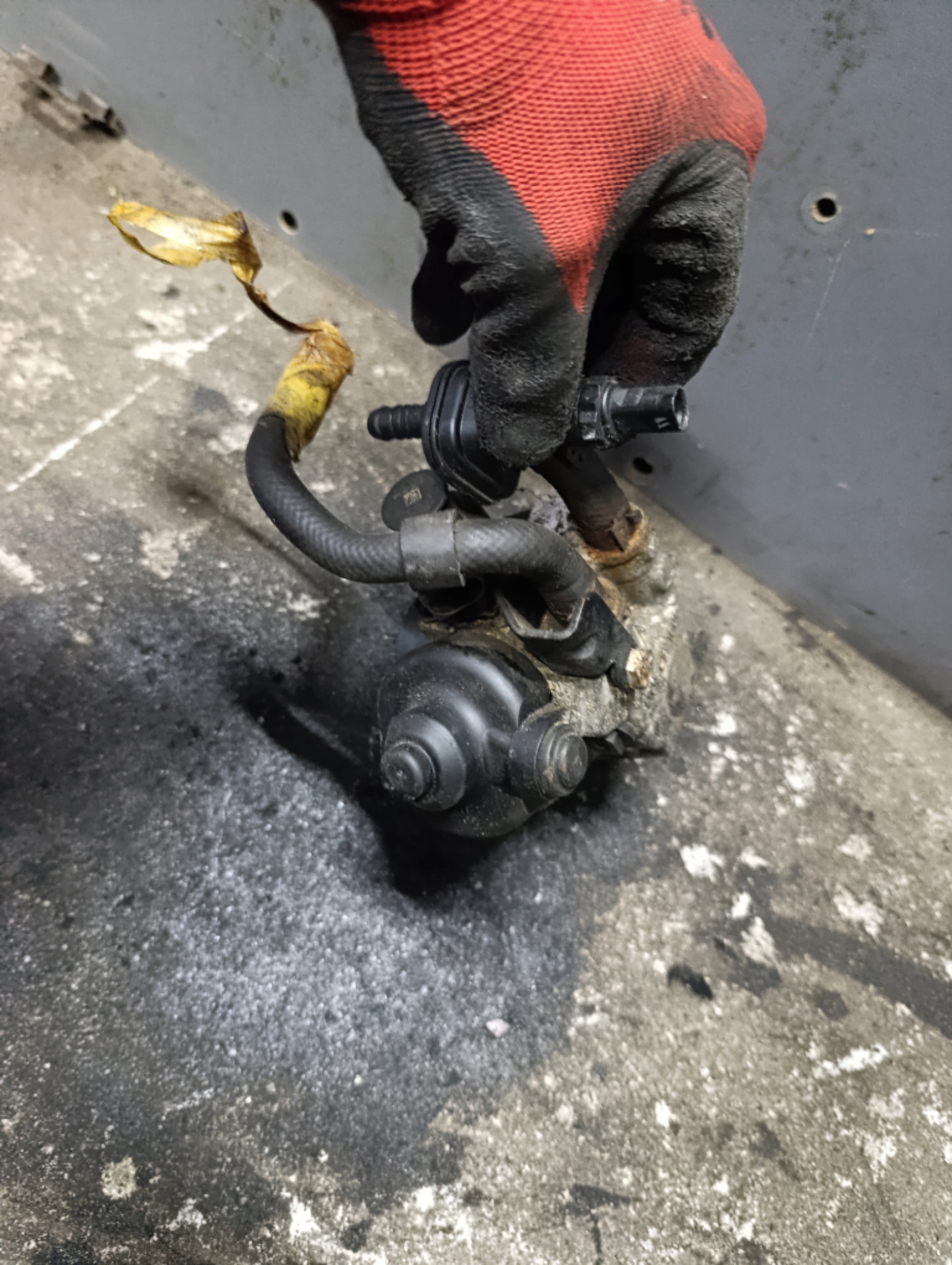 VW T5 LIFT T6 2.0 TDI CAAB CAAC CAA Einspritzpumpe 03L130755J