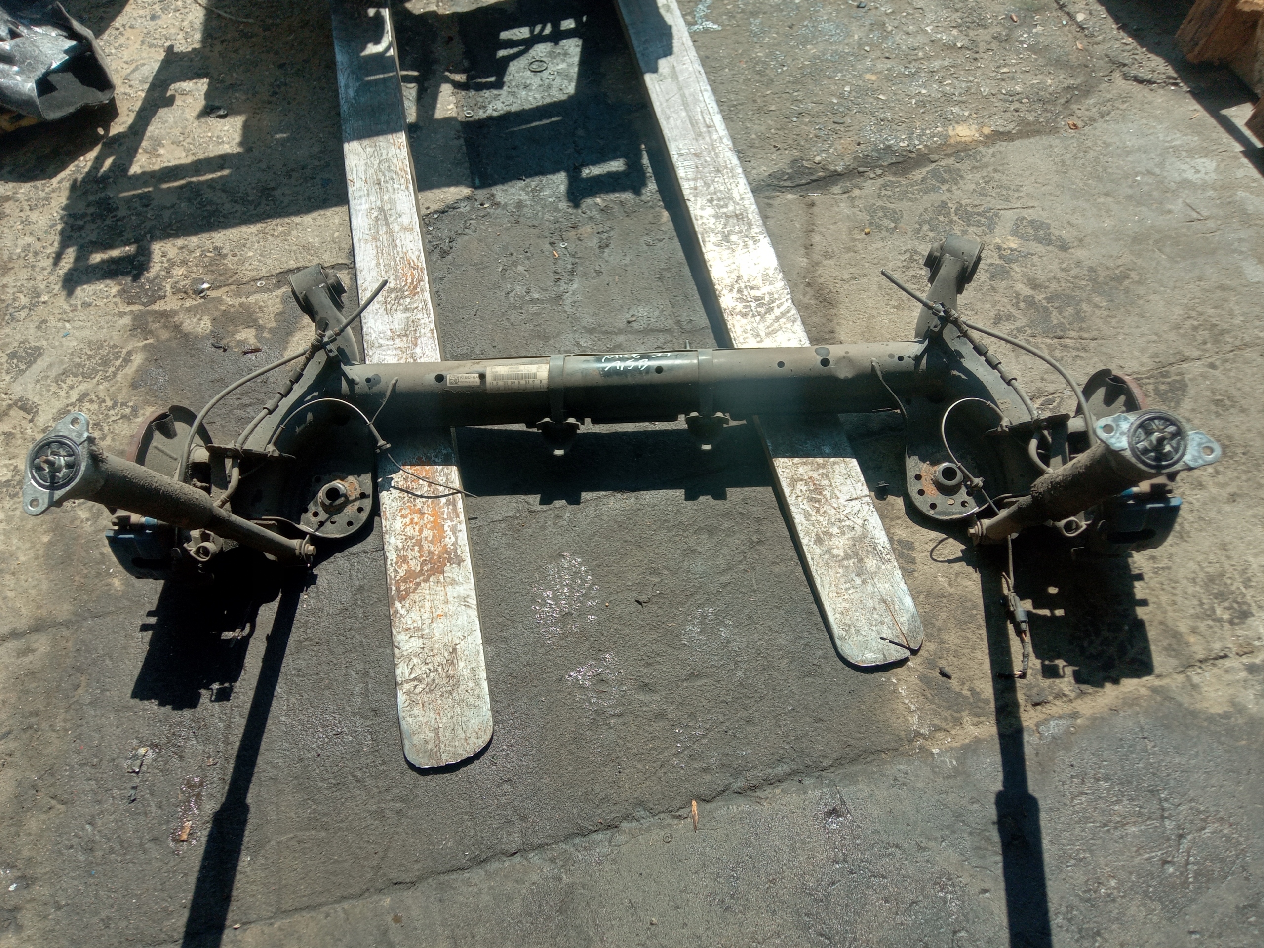 FORD FIESTA MK8 ZAWIESZENIE TYŁ TYLNE OŚ TARCZE ST