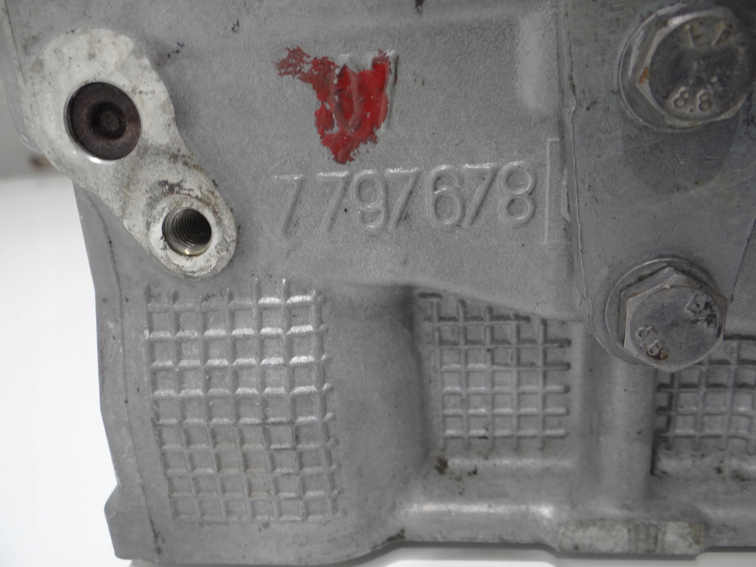 head. BMW X1 E84 N47D20C OE 7797678