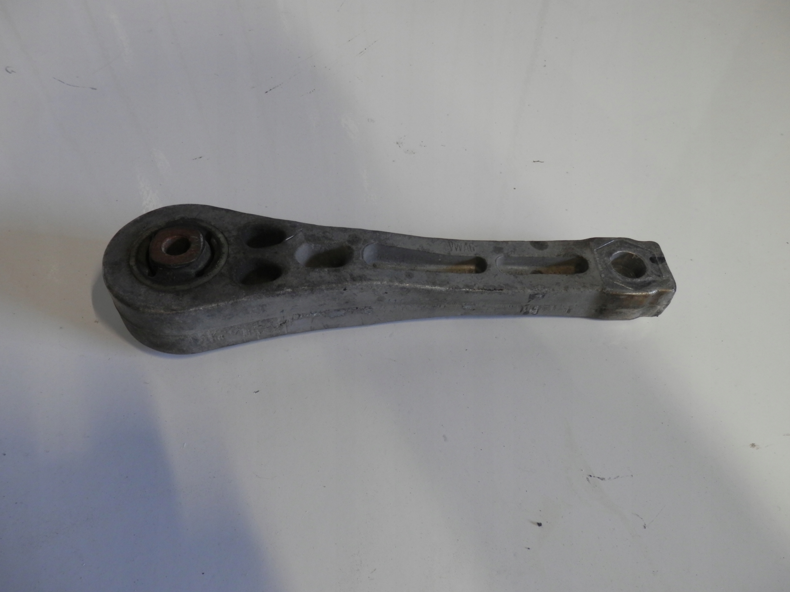 VOLKSWAGEN JETTA VI 1.4 TSI ŁAPA PODUSZKA SILNIKA