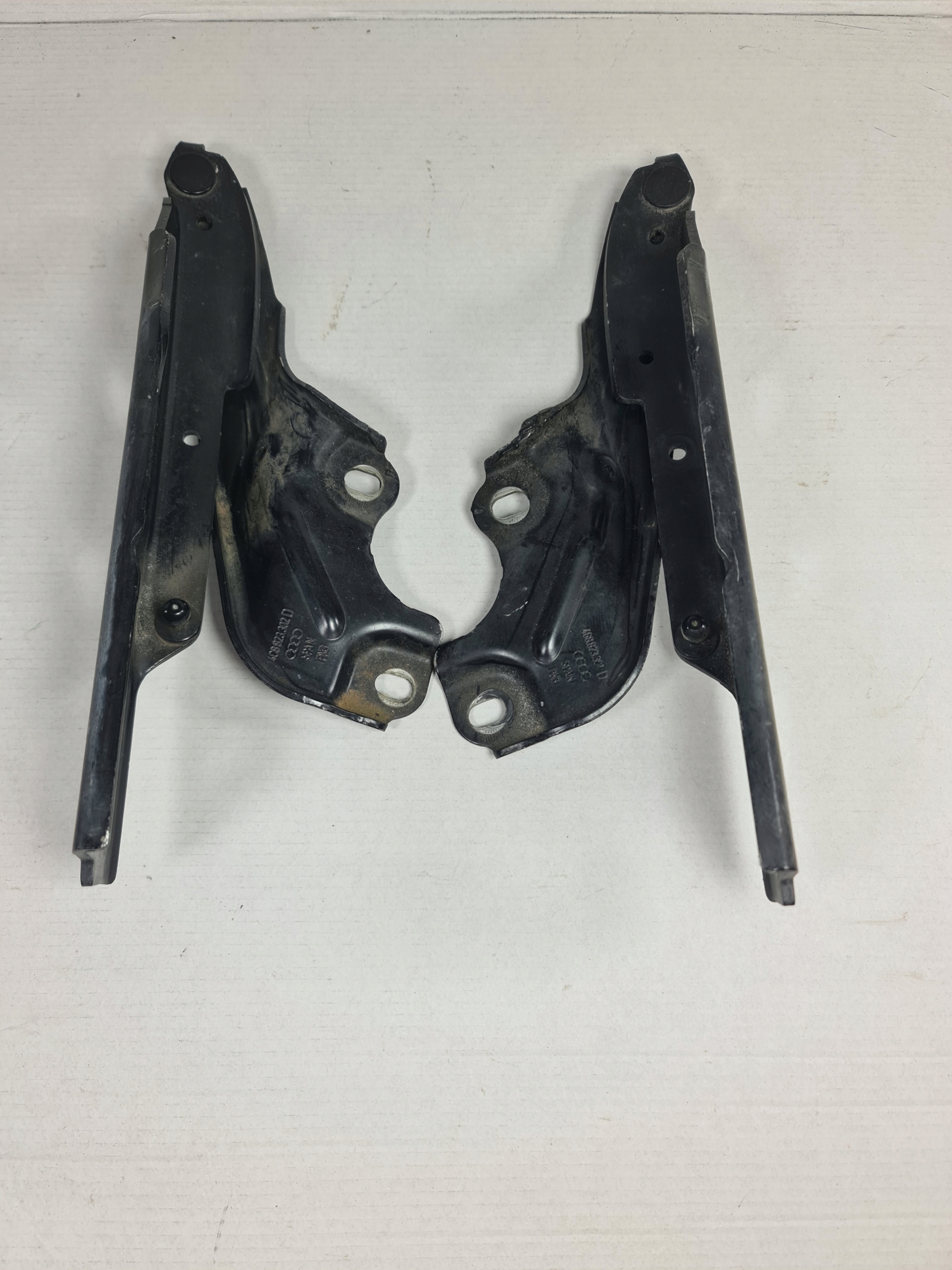 4G8823302D 4G8823301D - A6 C7 A7 набір петель капота правий лівий