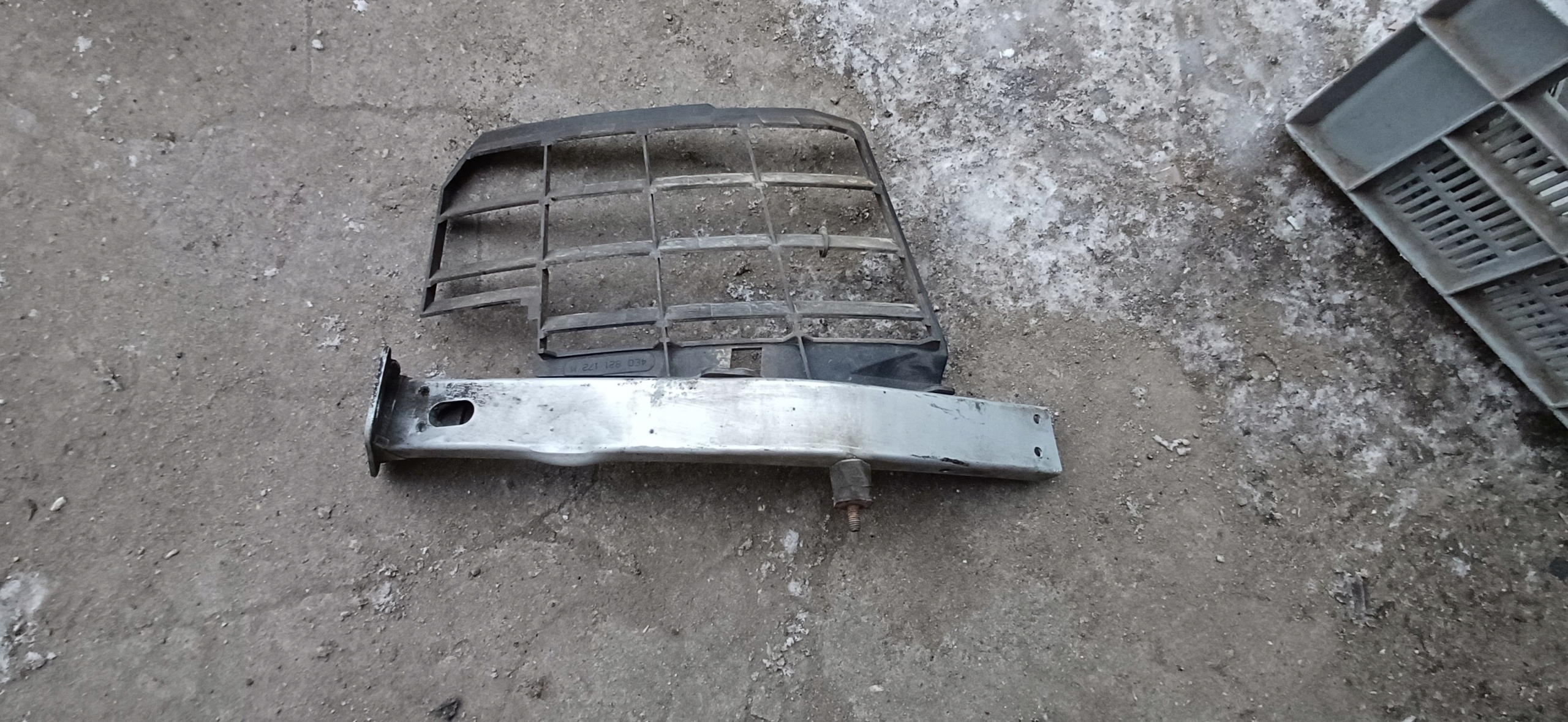 AUDI A8 D3 Console Support plaque Aile Droit 4e0821172