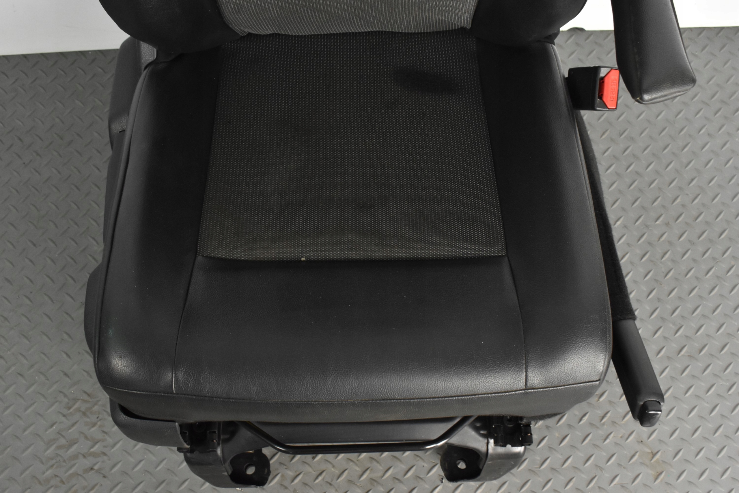 FOTEL PRAWY VIVARO C EXPERT III JUMPY III PROACE II Typ samochodu Samochody osobowe